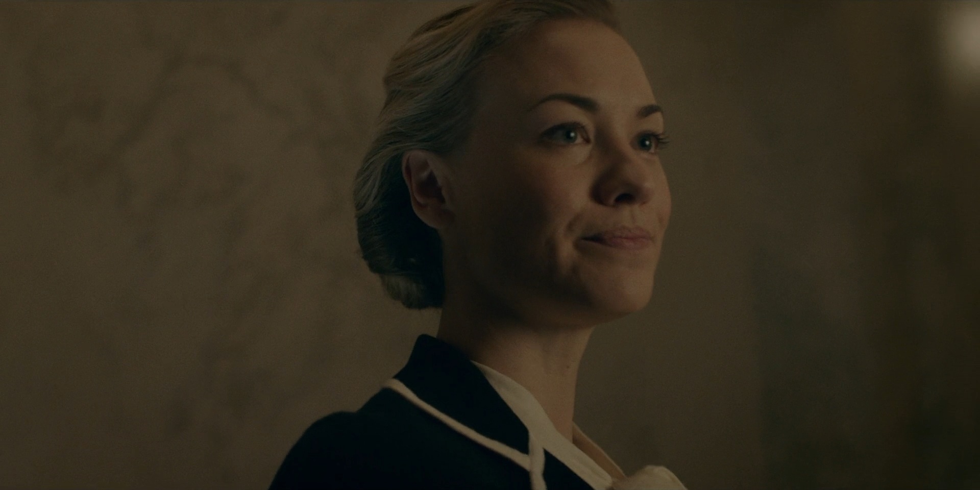 TheHandmaidsTale_1x06_AWomansPlace_0343.jpg