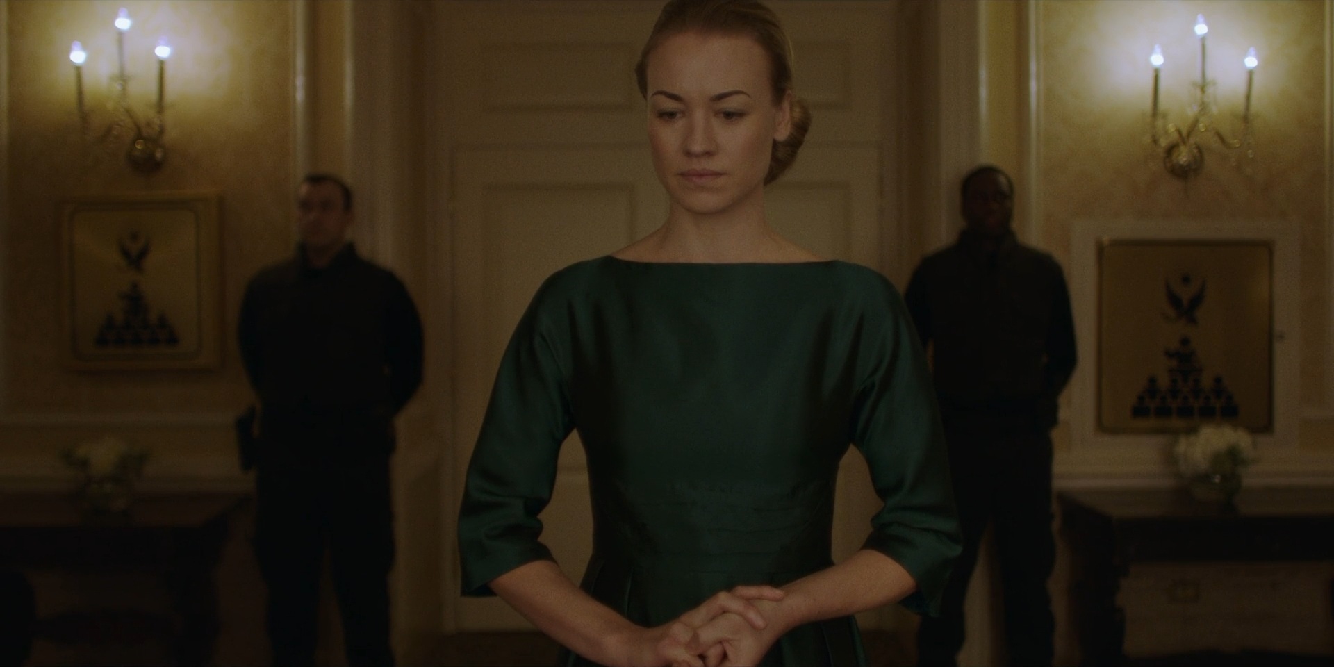TheHandmaidsTale_1x06_AWomansPlace_0350.jpg