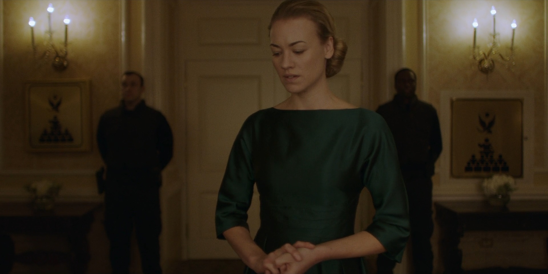 TheHandmaidsTale_1x06_AWomansPlace_0353.jpg