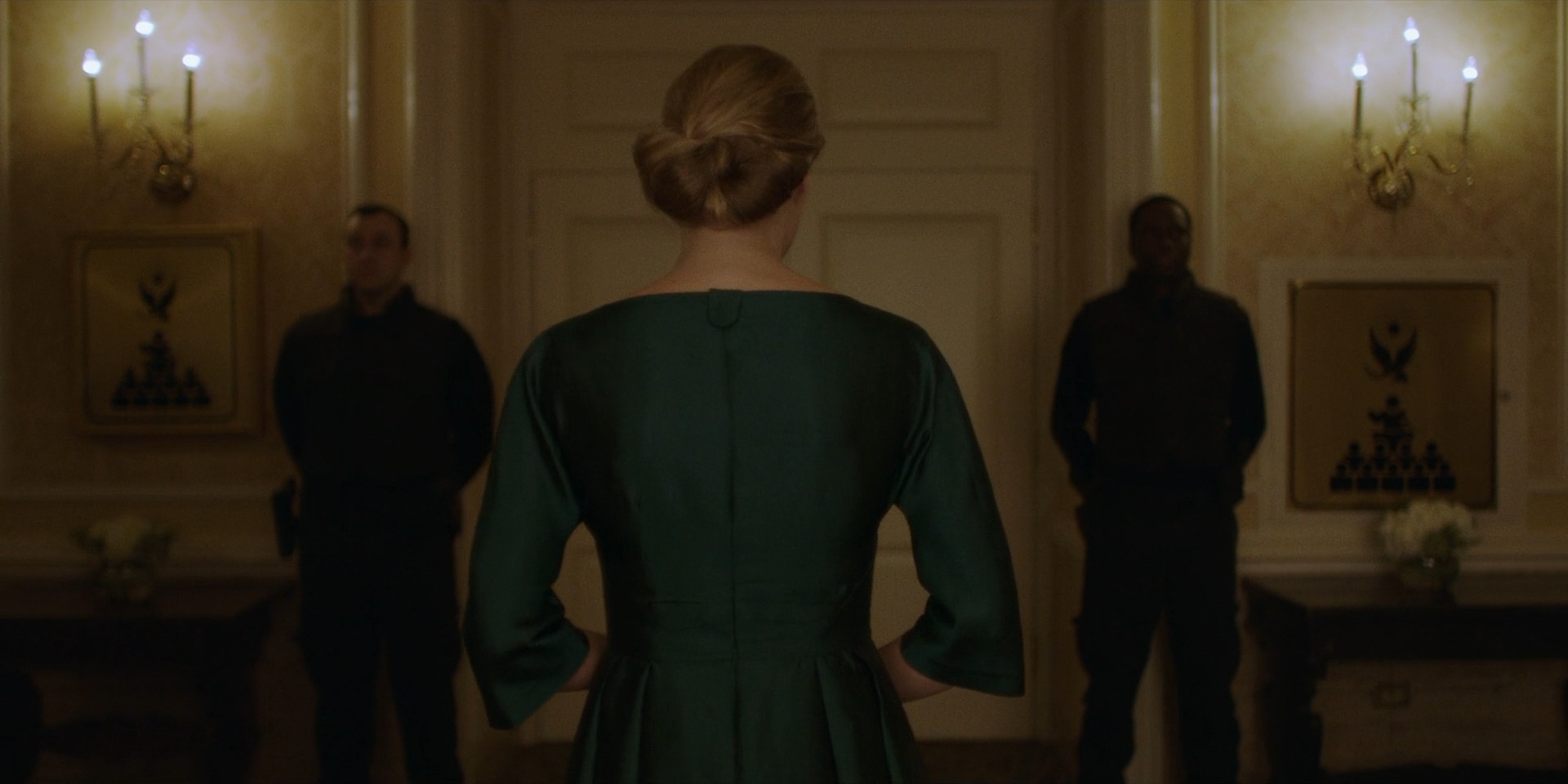 TheHandmaidsTale_1x06_AWomansPlace_0355.jpg