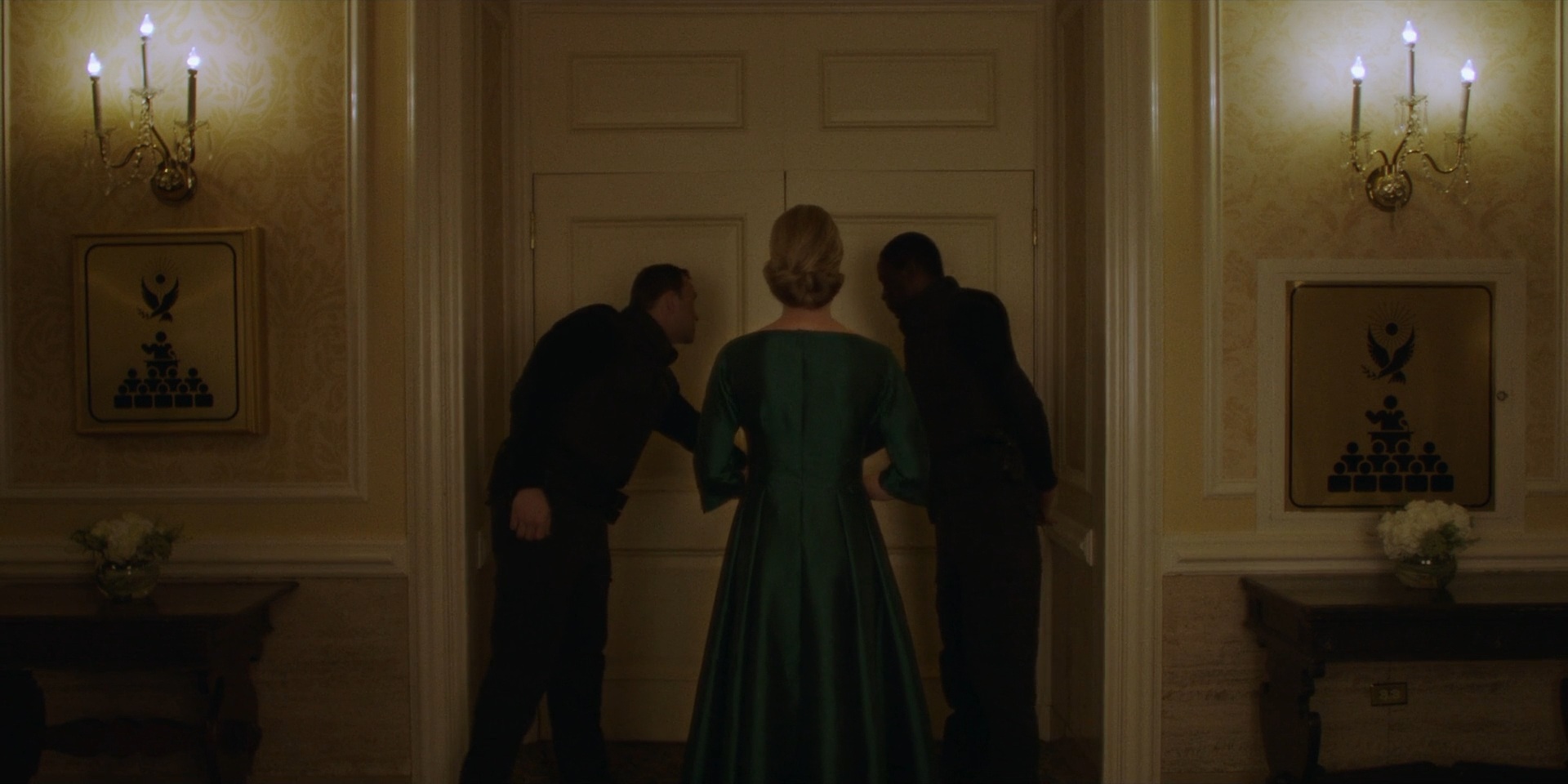 TheHandmaidsTale_1x06_AWomansPlace_0359.jpg