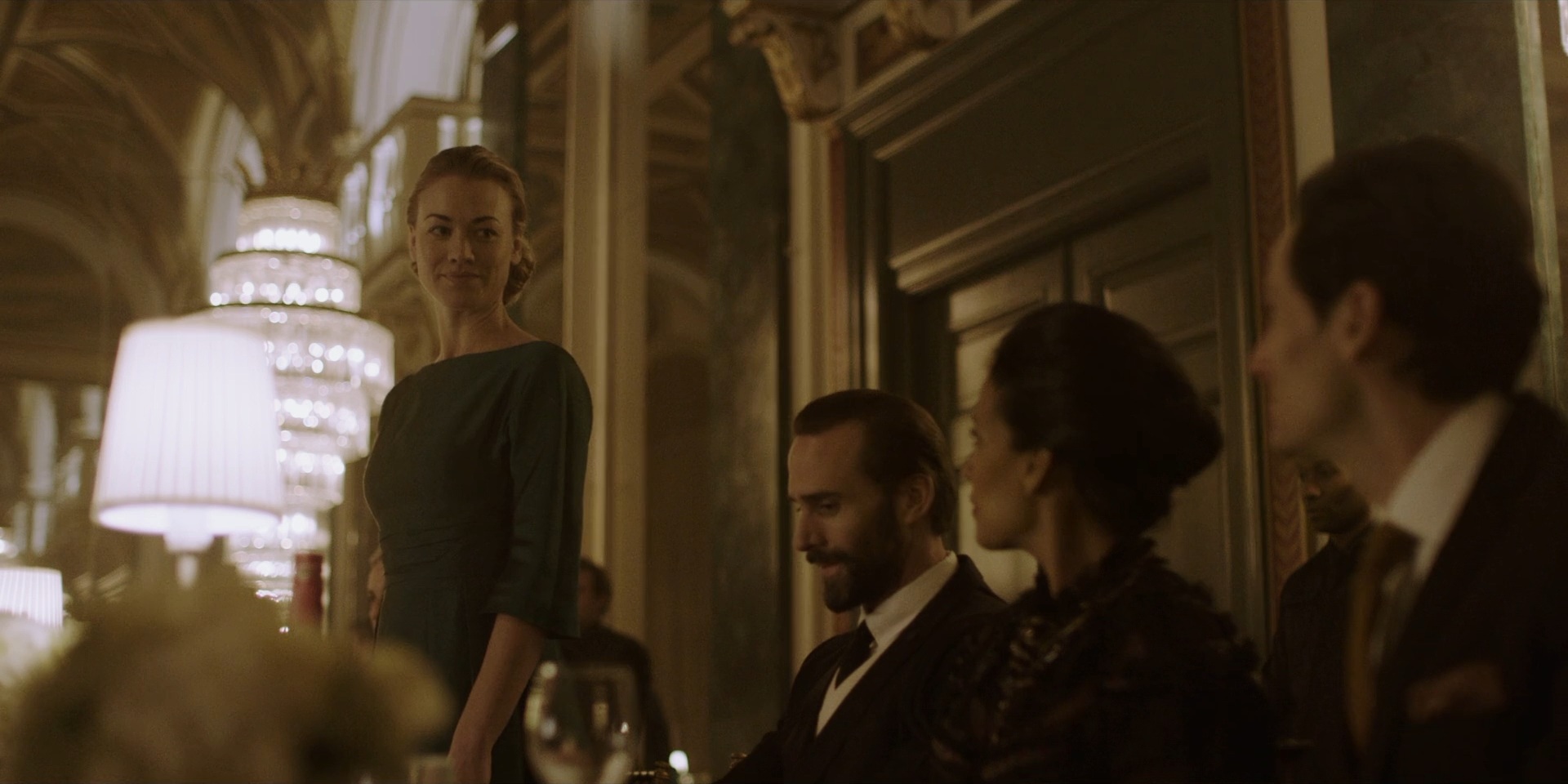 TheHandmaidsTale_1x06_AWomansPlace_0380.jpg