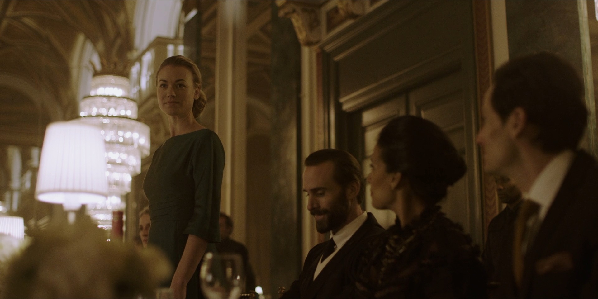 TheHandmaidsTale_1x06_AWomansPlace_0381.jpg