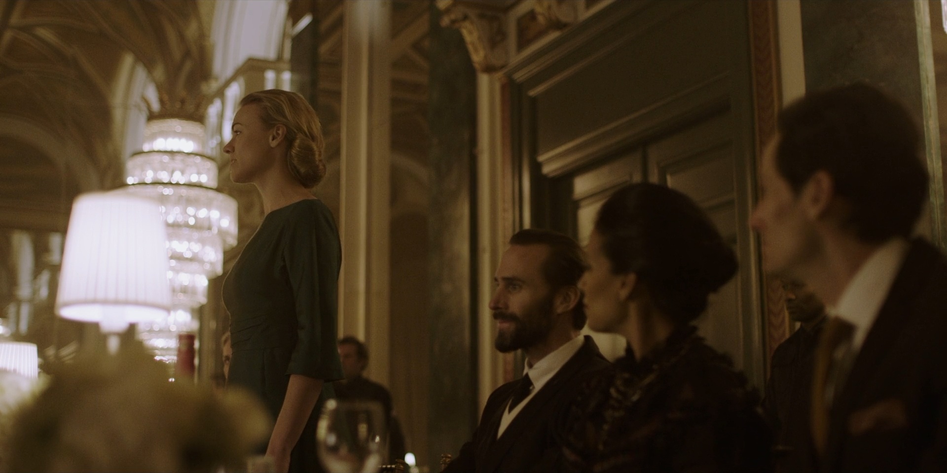 TheHandmaidsTale_1x06_AWomansPlace_0383.jpg