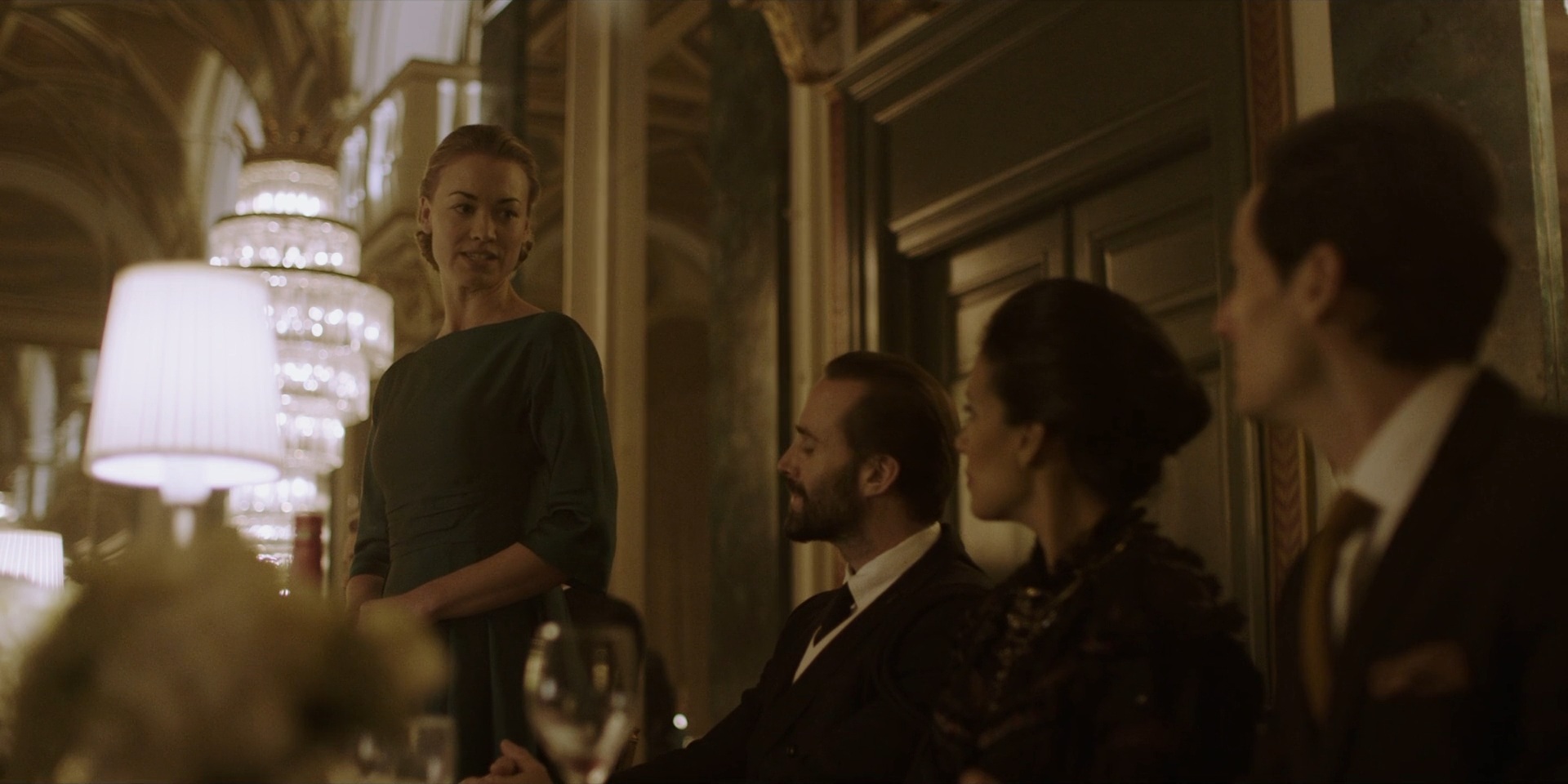 TheHandmaidsTale_1x06_AWomansPlace_0390.jpg