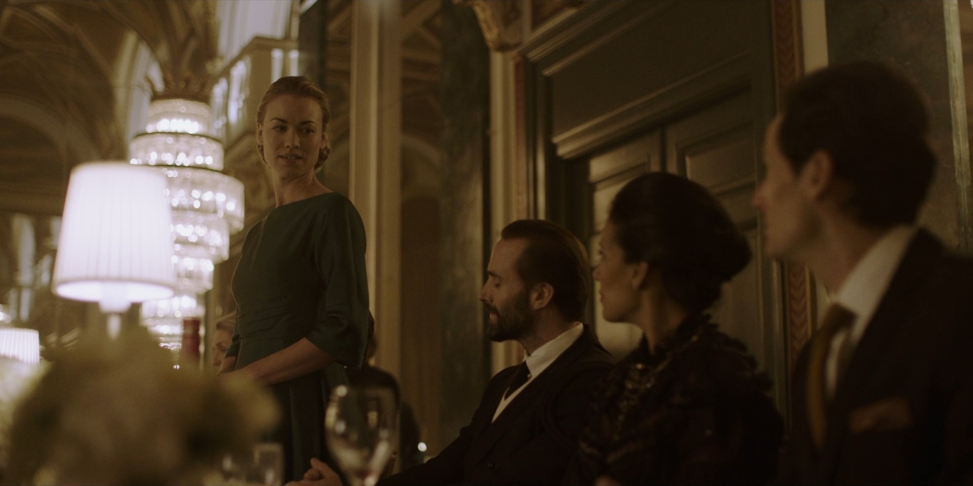 TheHandmaidsTale_1x06_AWomansPlace_0392.jpg