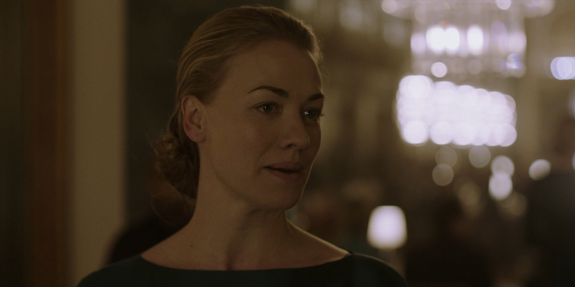 TheHandmaidsTale_1x06_AWomansPlace_0394.jpg