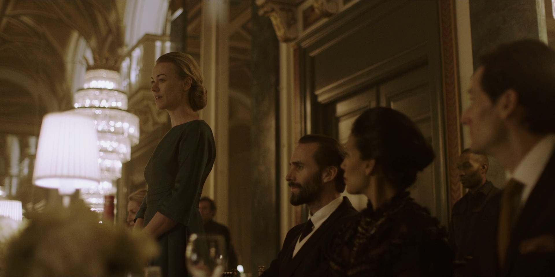 TheHandmaidsTale_1x06_AWomansPlace_0407.jpg