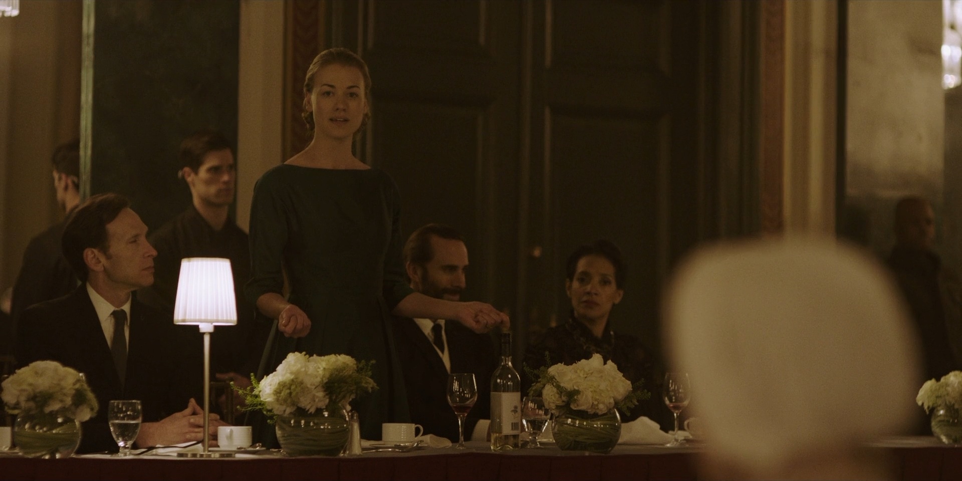 TheHandmaidsTale_1x06_AWomansPlace_0408.jpg