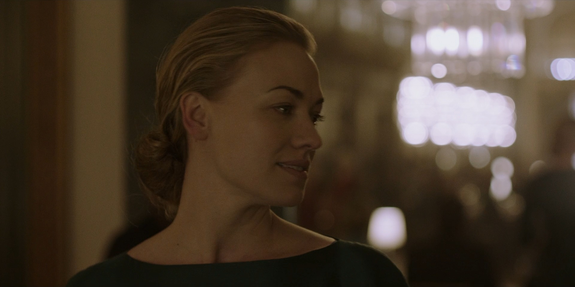 TheHandmaidsTale_1x06_AWomansPlace_0419.jpg