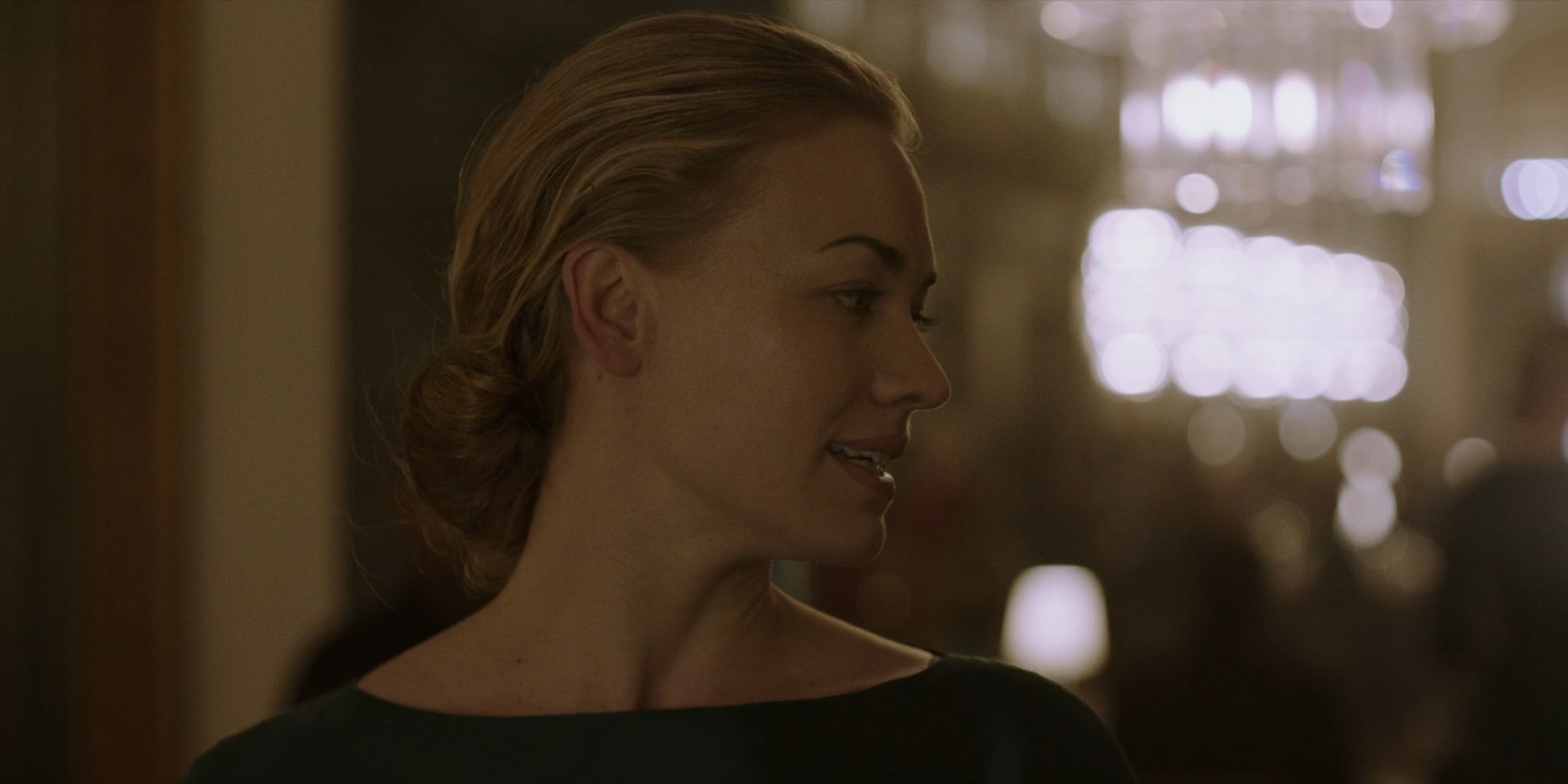 TheHandmaidsTale_1x06_AWomansPlace_0420.jpg
