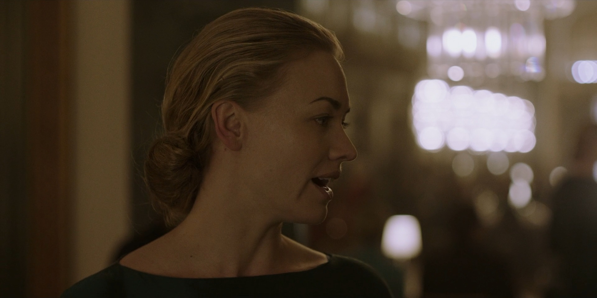 TheHandmaidsTale_1x06_AWomansPlace_0421.jpg