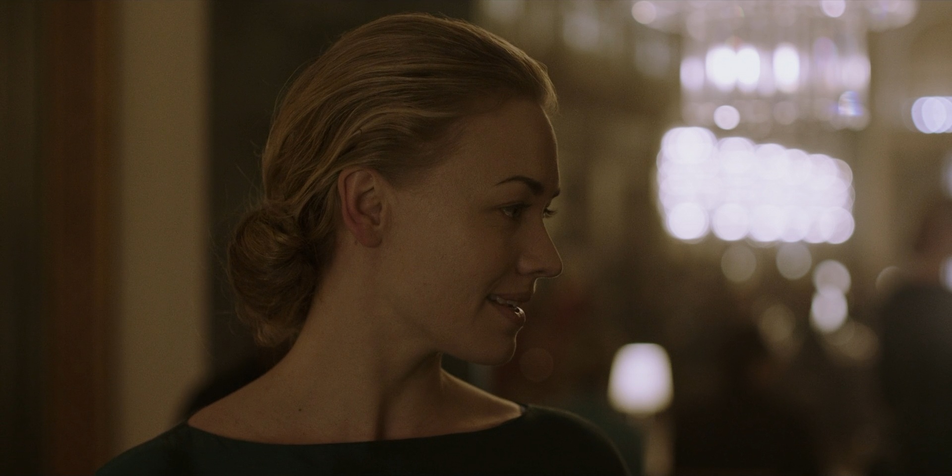 TheHandmaidsTale_1x06_AWomansPlace_0422.jpg