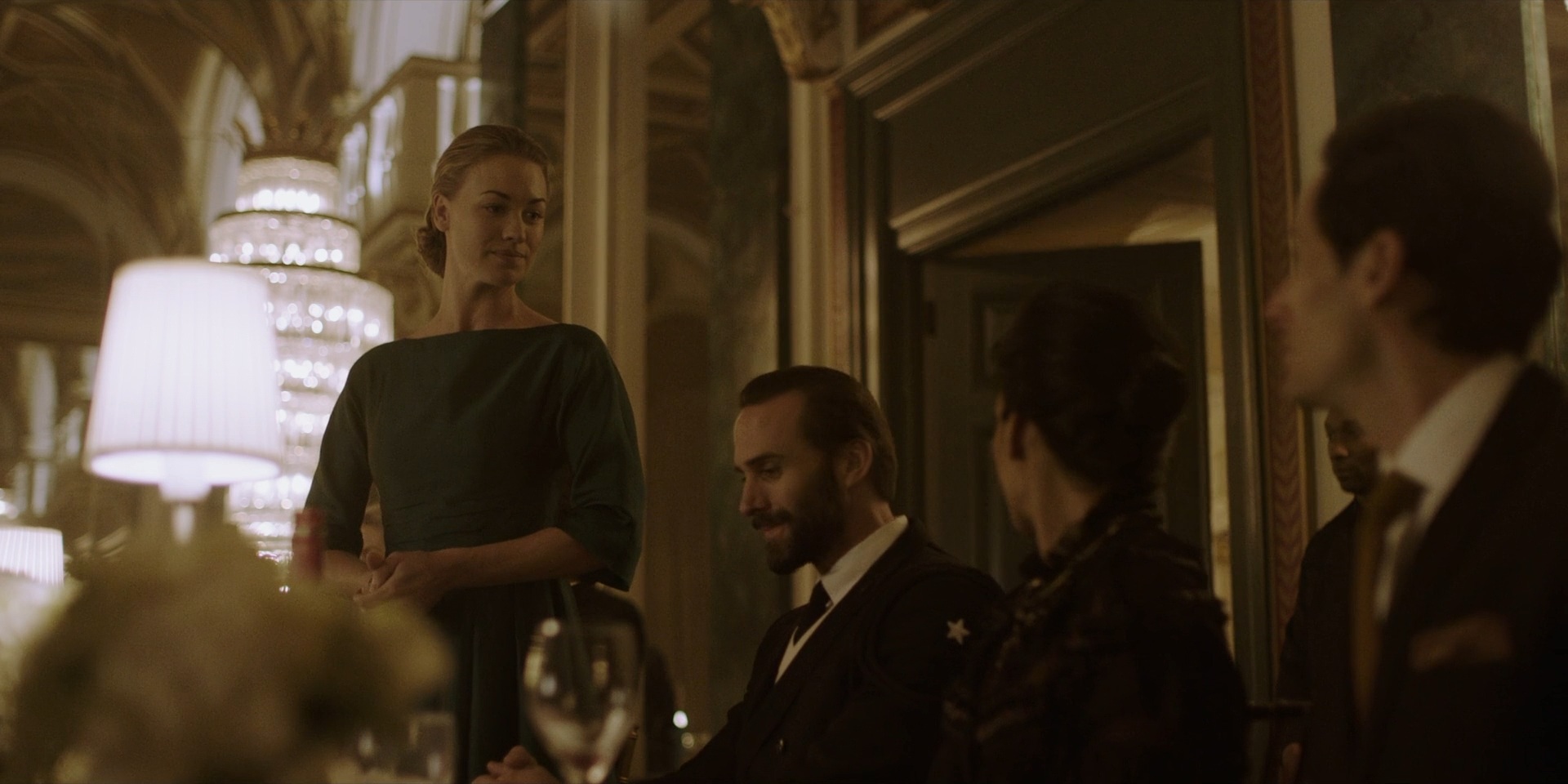 TheHandmaidsTale_1x06_AWomansPlace_0431.jpg