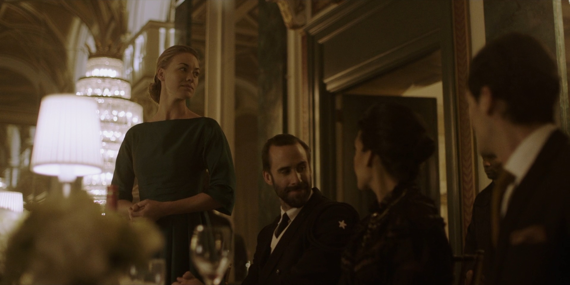 TheHandmaidsTale_1x06_AWomansPlace_0432.jpg