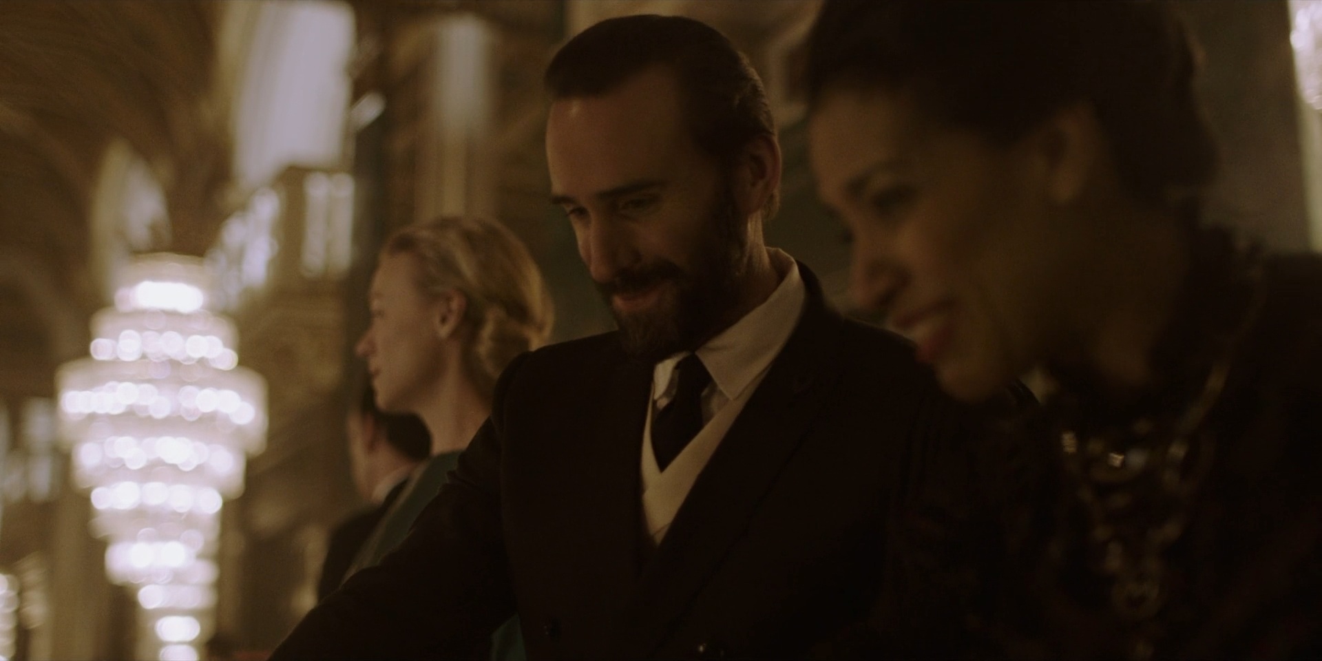 TheHandmaidsTale_1x06_AWomansPlace_0439.jpg