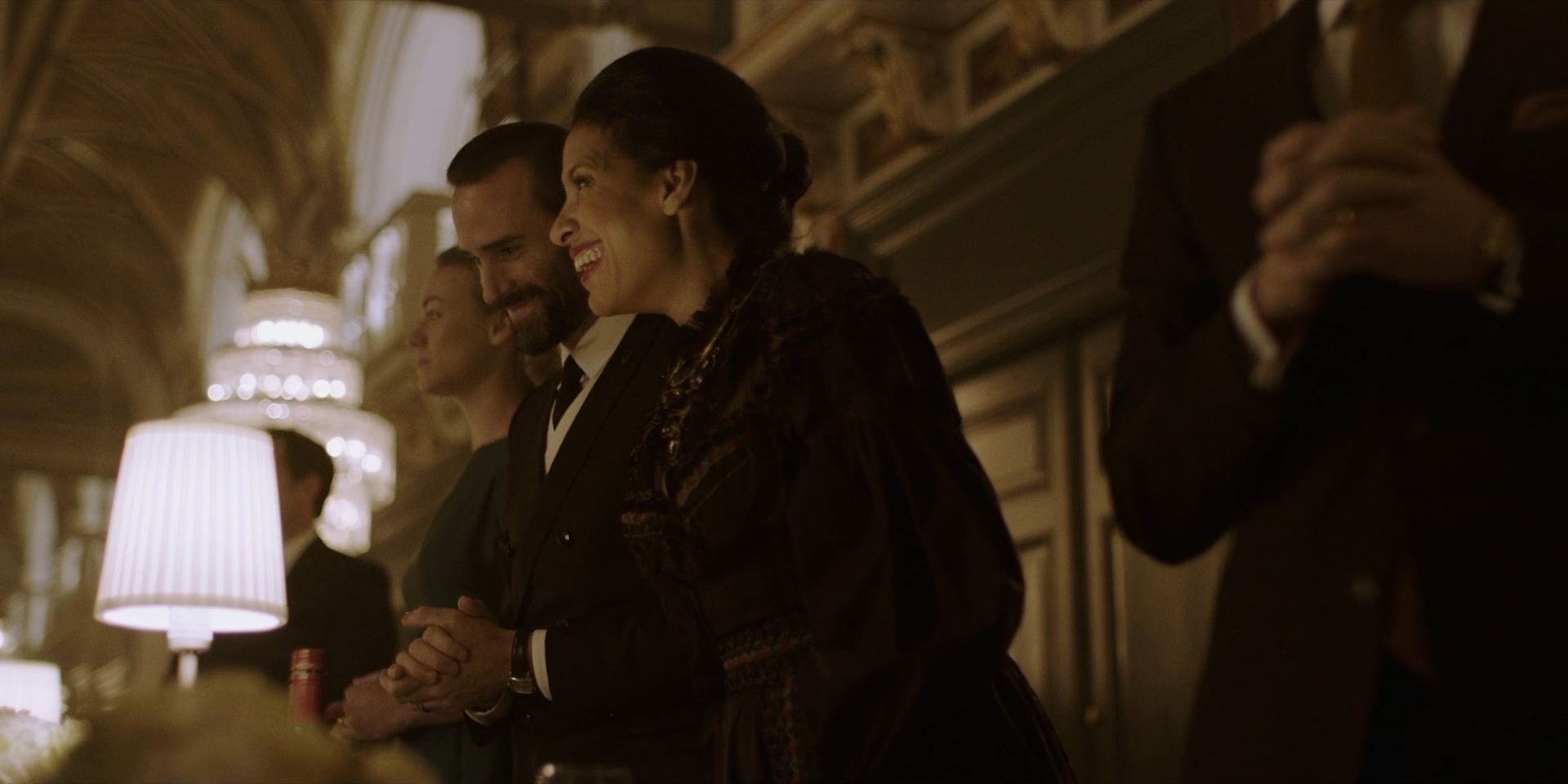 TheHandmaidsTale_1x06_AWomansPlace_0440.jpg