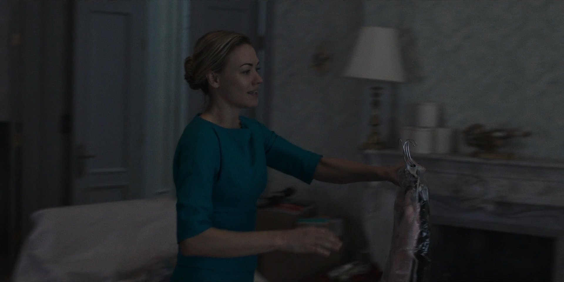 TheHandmaidsTale_1x06_AWomansPlace_0455.jpg