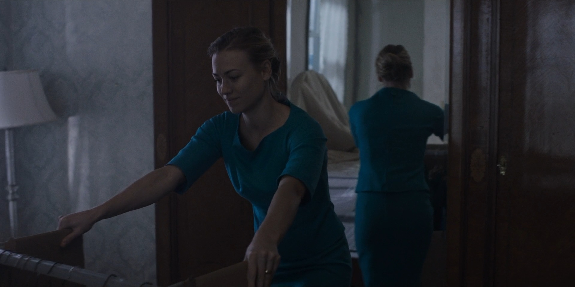 TheHandmaidsTale_1x06_AWomansPlace_0464.jpg
