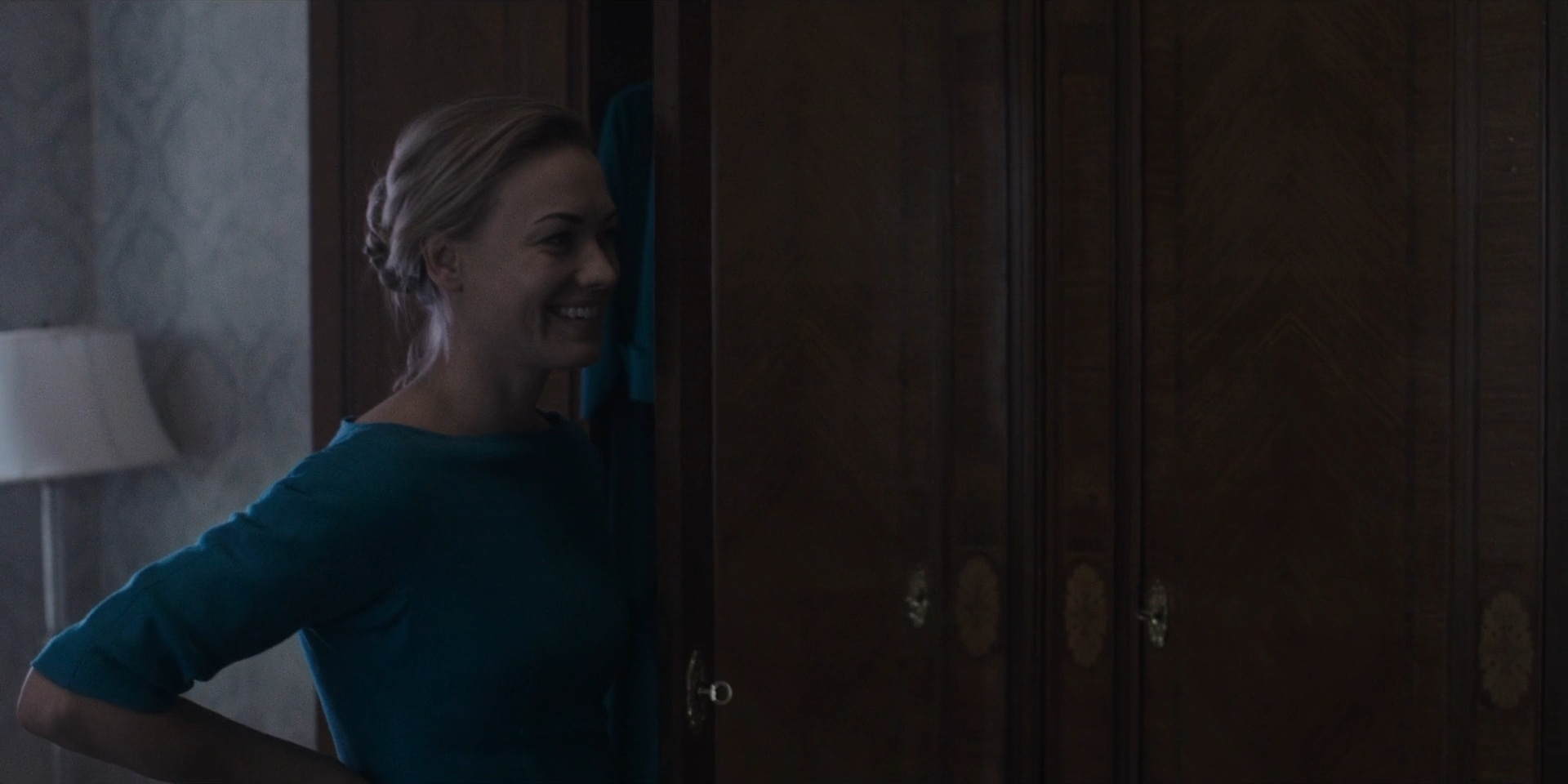 TheHandmaidsTale_1x06_AWomansPlace_0469.jpg