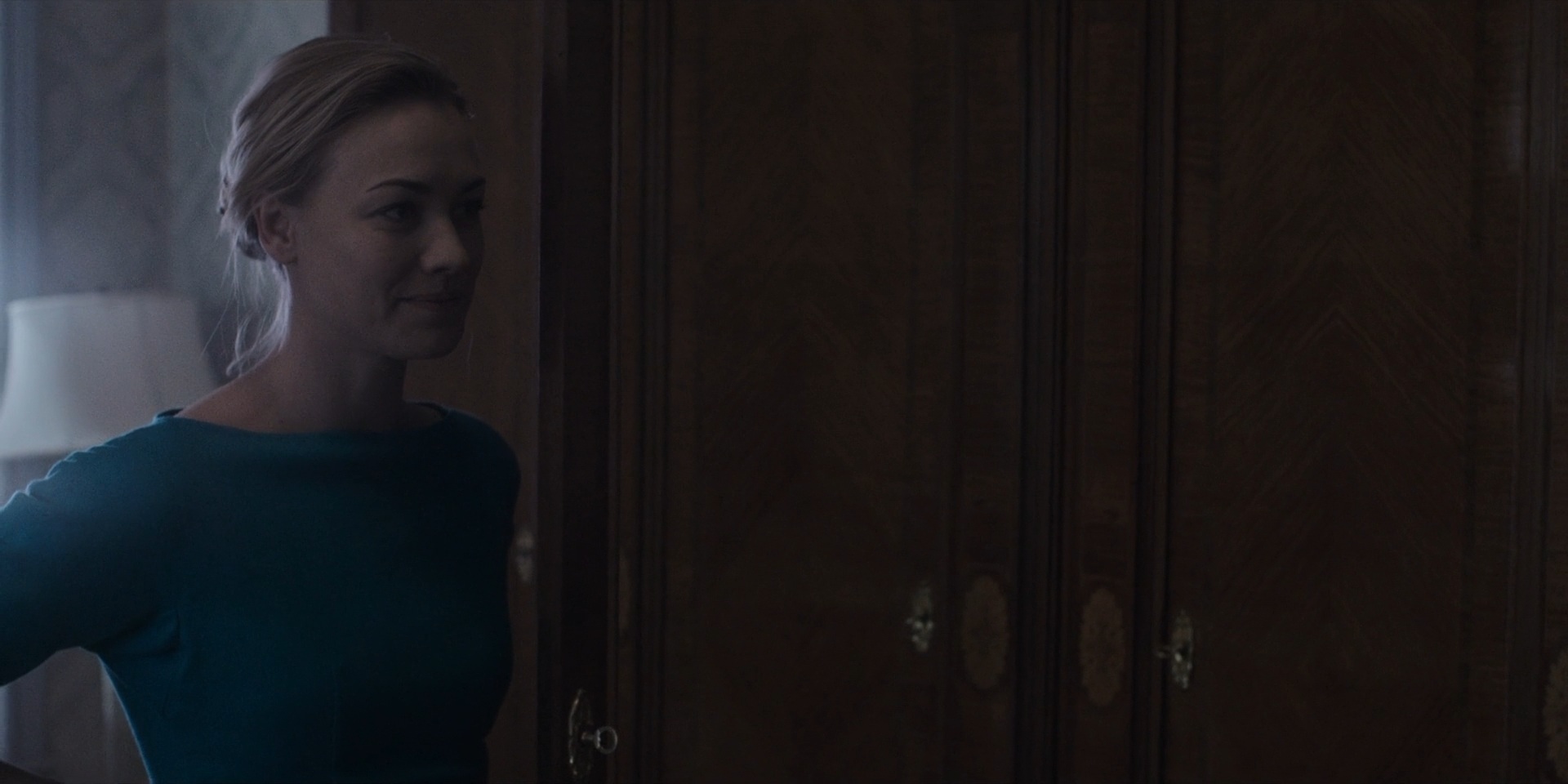 TheHandmaidsTale_1x06_AWomansPlace_0475.jpg