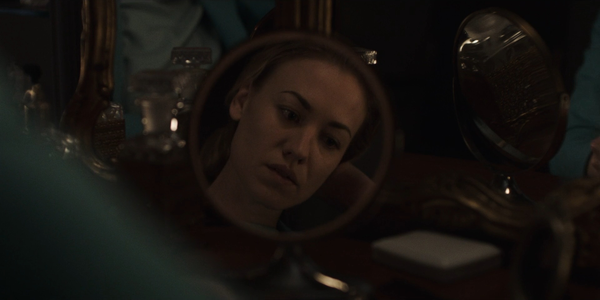 TheHandmaidsTale_1x06_AWomansPlace_0500.jpg