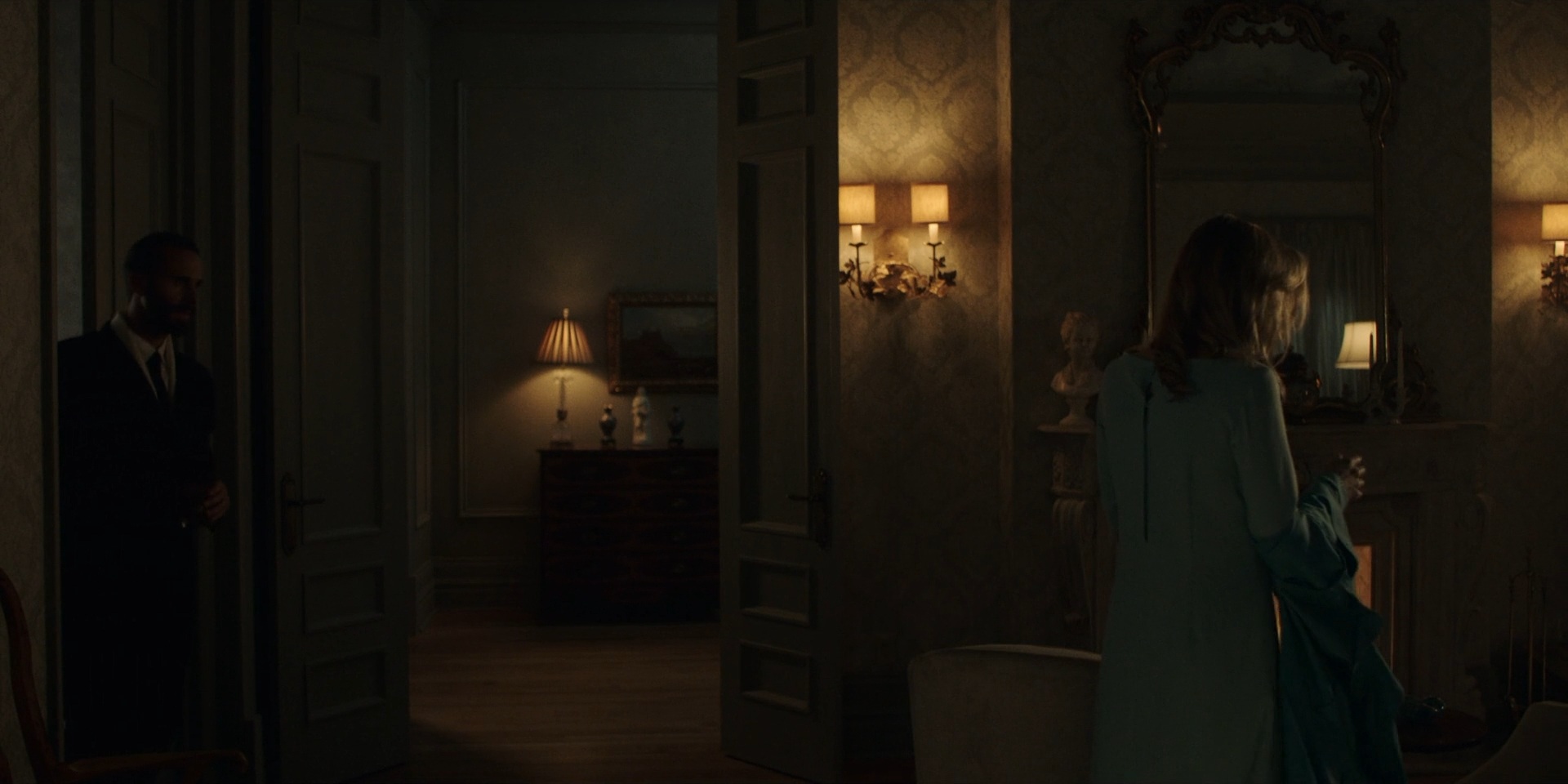 TheHandmaidsTale_1x06_AWomansPlace_0522.jpg