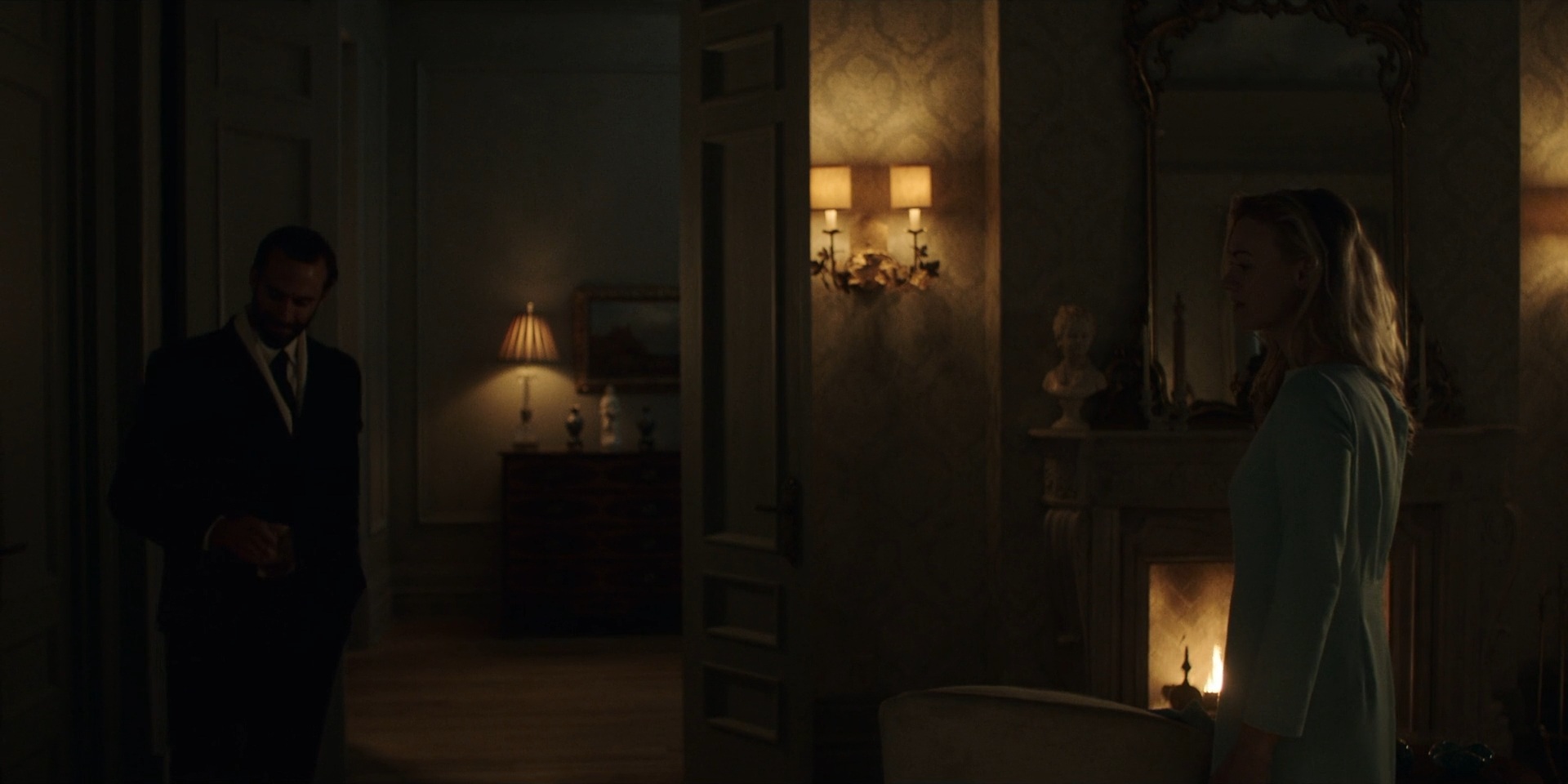 TheHandmaidsTale_1x06_AWomansPlace_0526.jpg