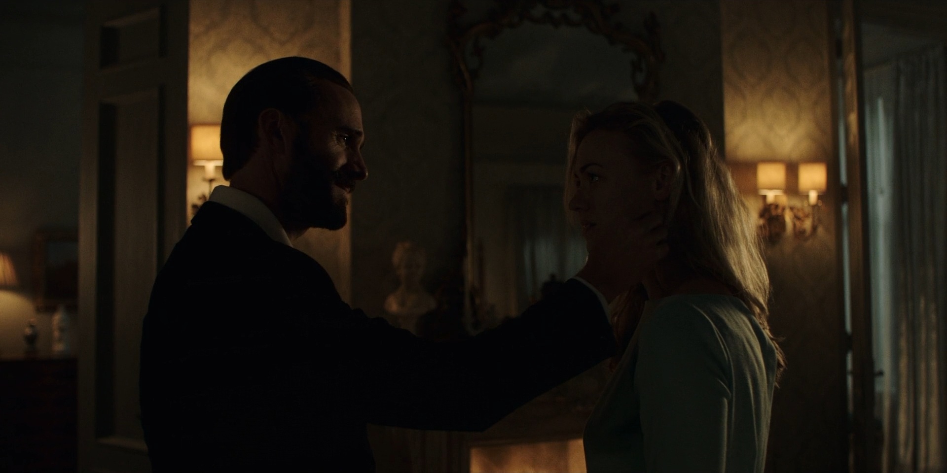 TheHandmaidsTale_1x06_AWomansPlace_0532.jpg