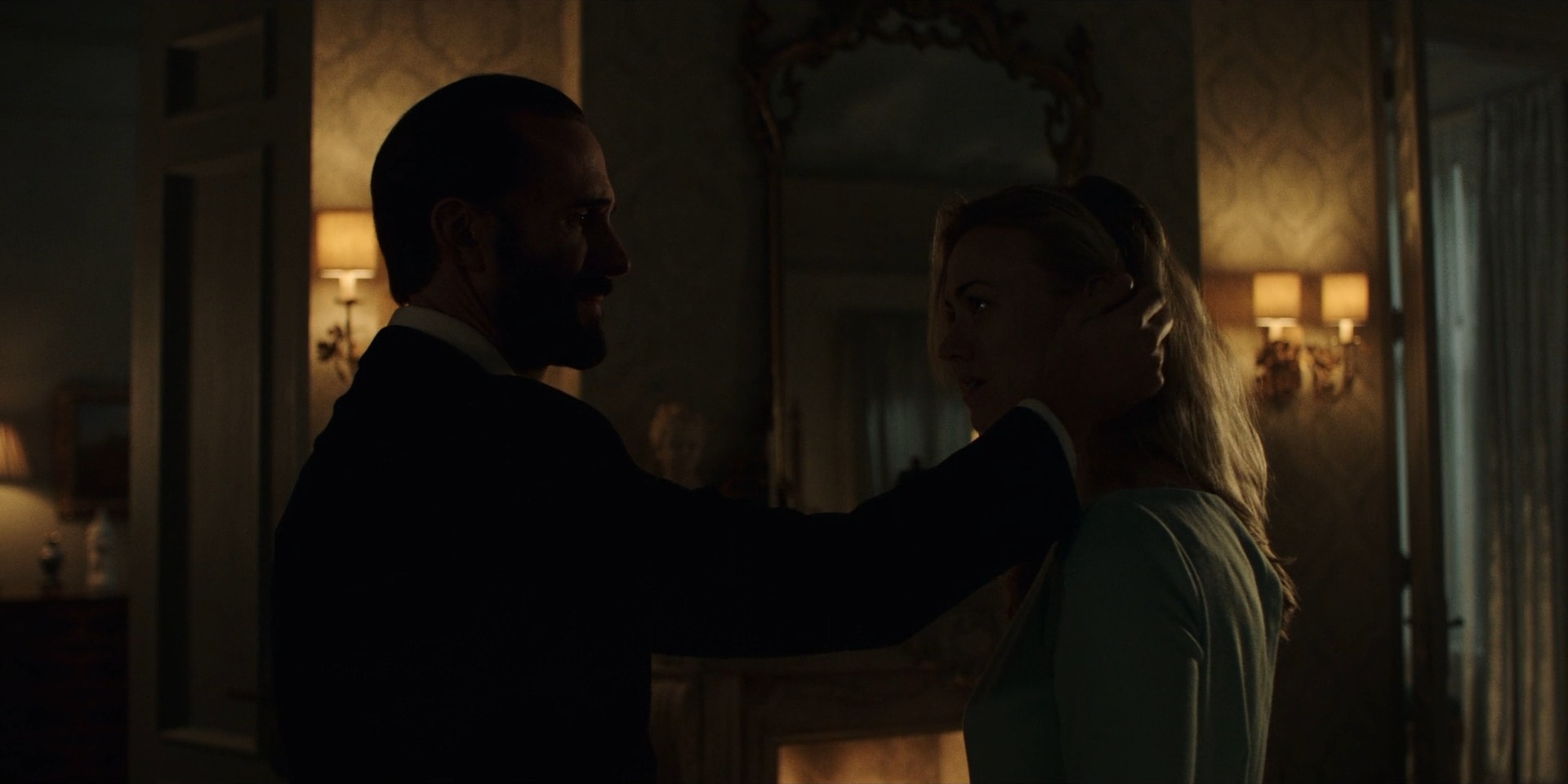 TheHandmaidsTale_1x06_AWomansPlace_0533.jpg