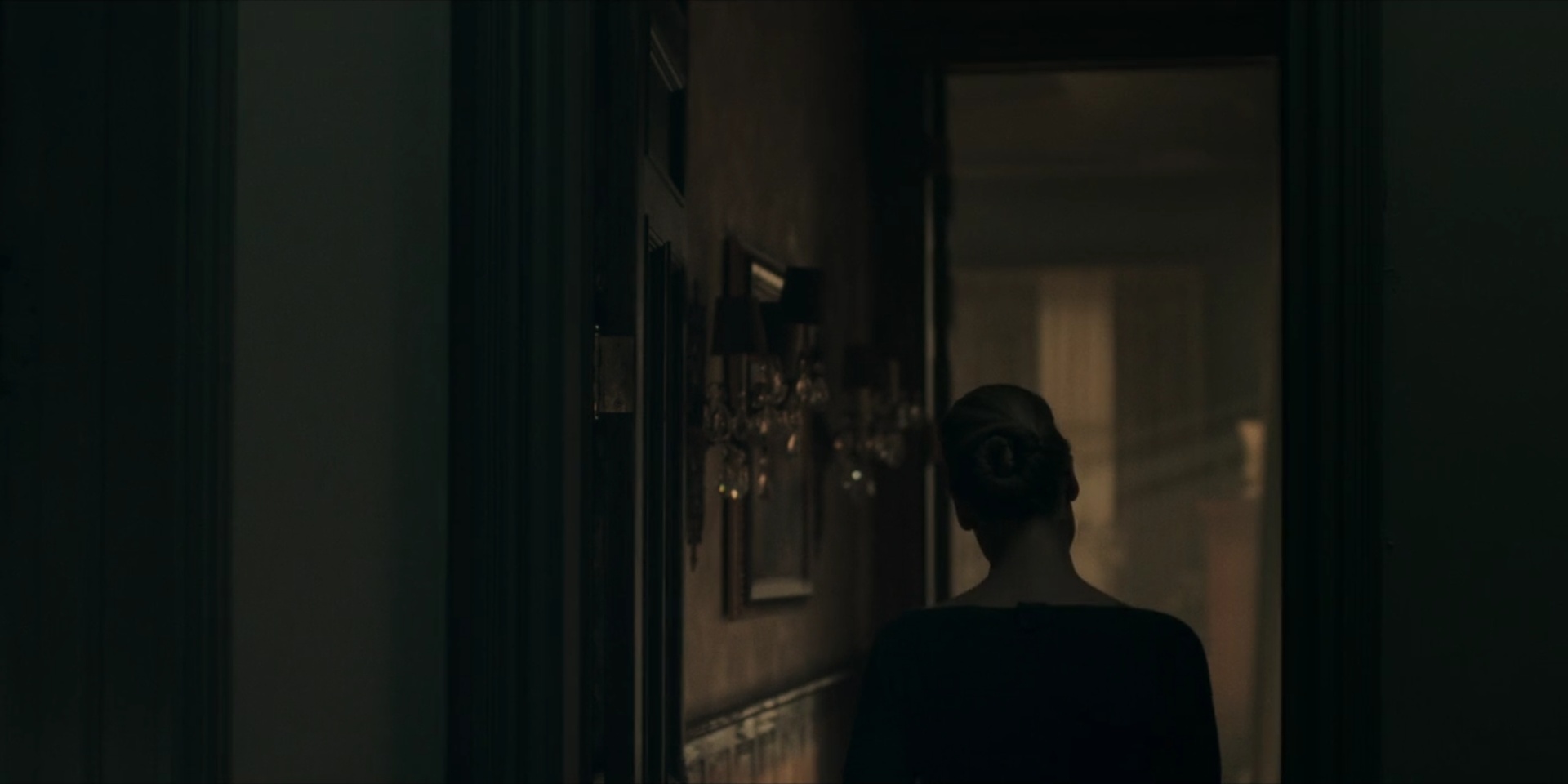 TheHandmaidsTale_1x08_Jezebels_0072.jpg