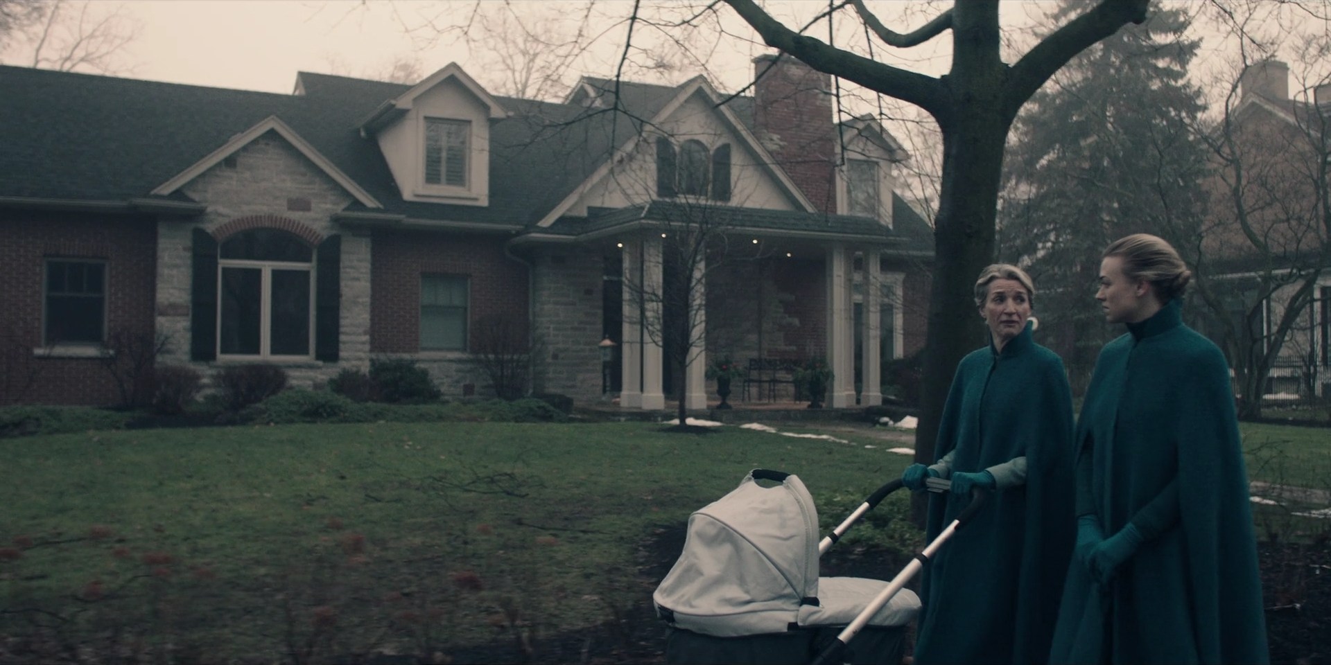 TheHandmaidsTale_1x09_TheBridge_0015.jpg