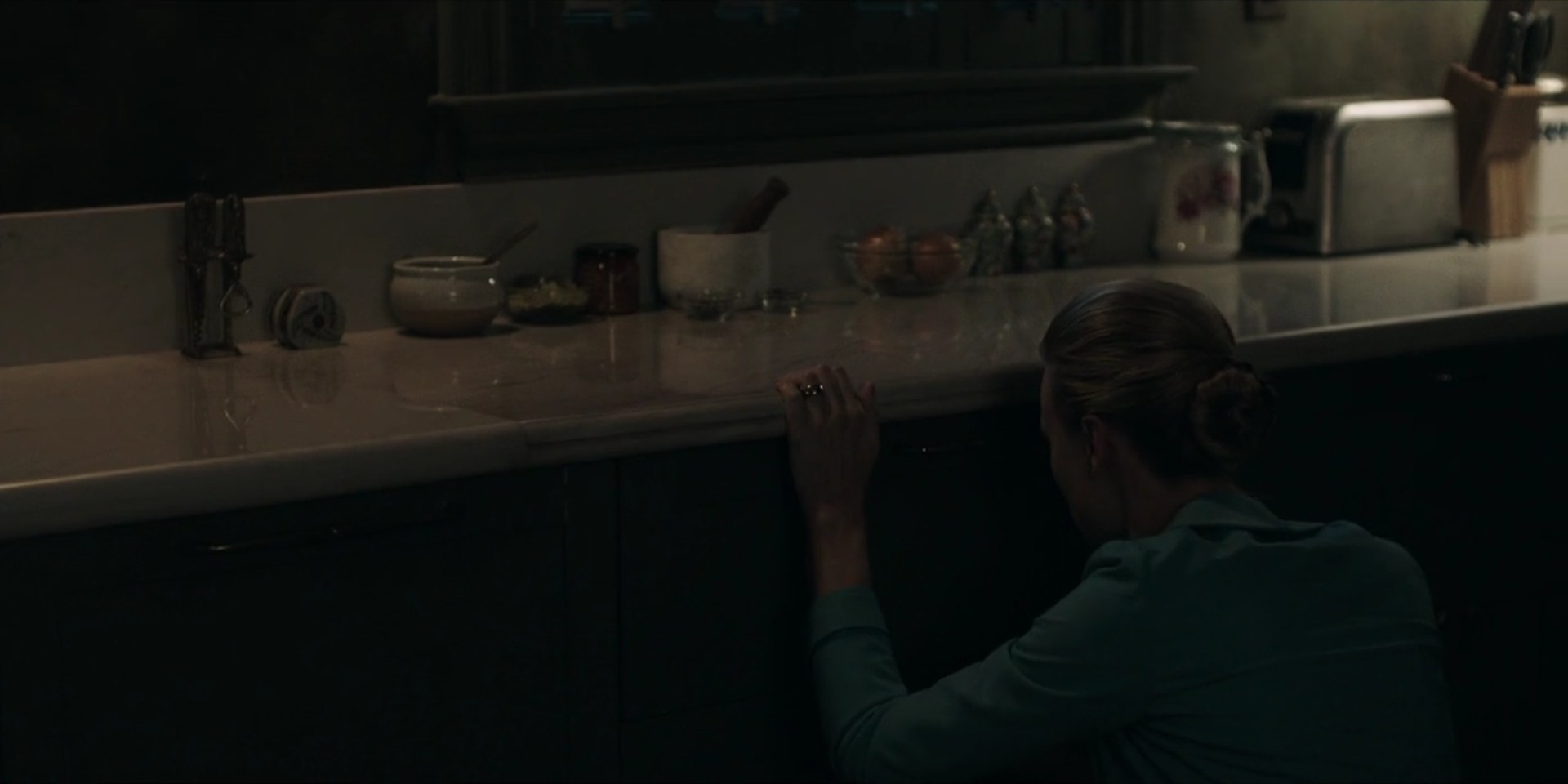 TheHandmaidsTale_1x09_TheBridge_0061.jpg