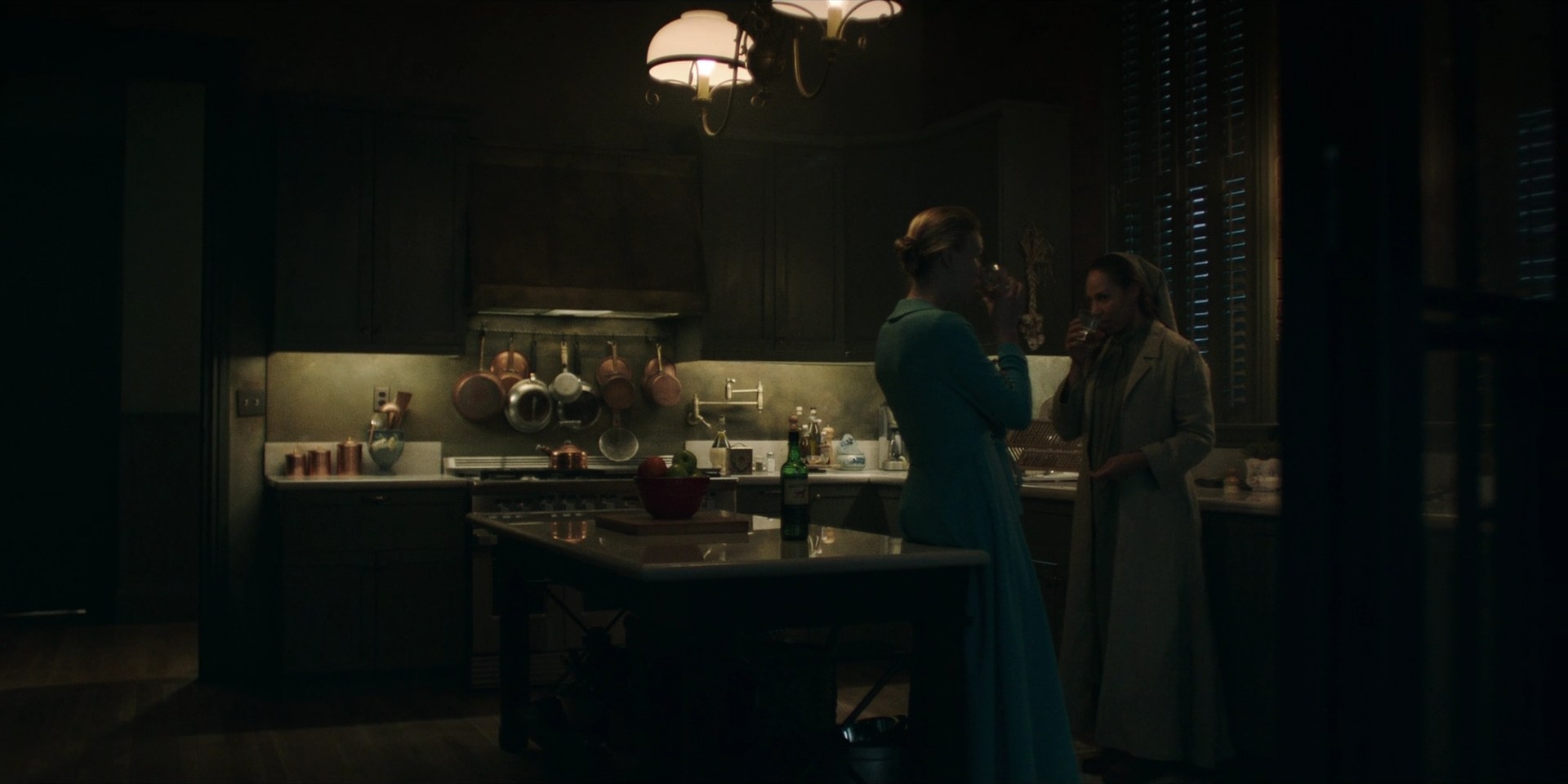 TheHandmaidsTale_1x09_TheBridge_0099.jpg