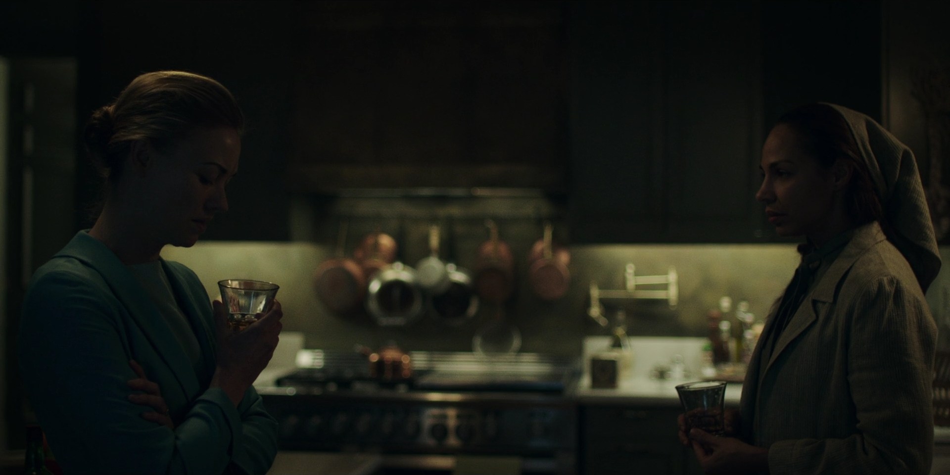 TheHandmaidsTale_1x09_TheBridge_0105.jpg