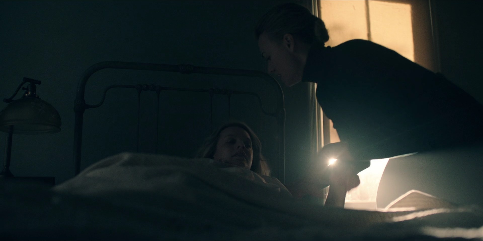 TheHandmaidsTale_1x09_TheBridge_0172.jpg