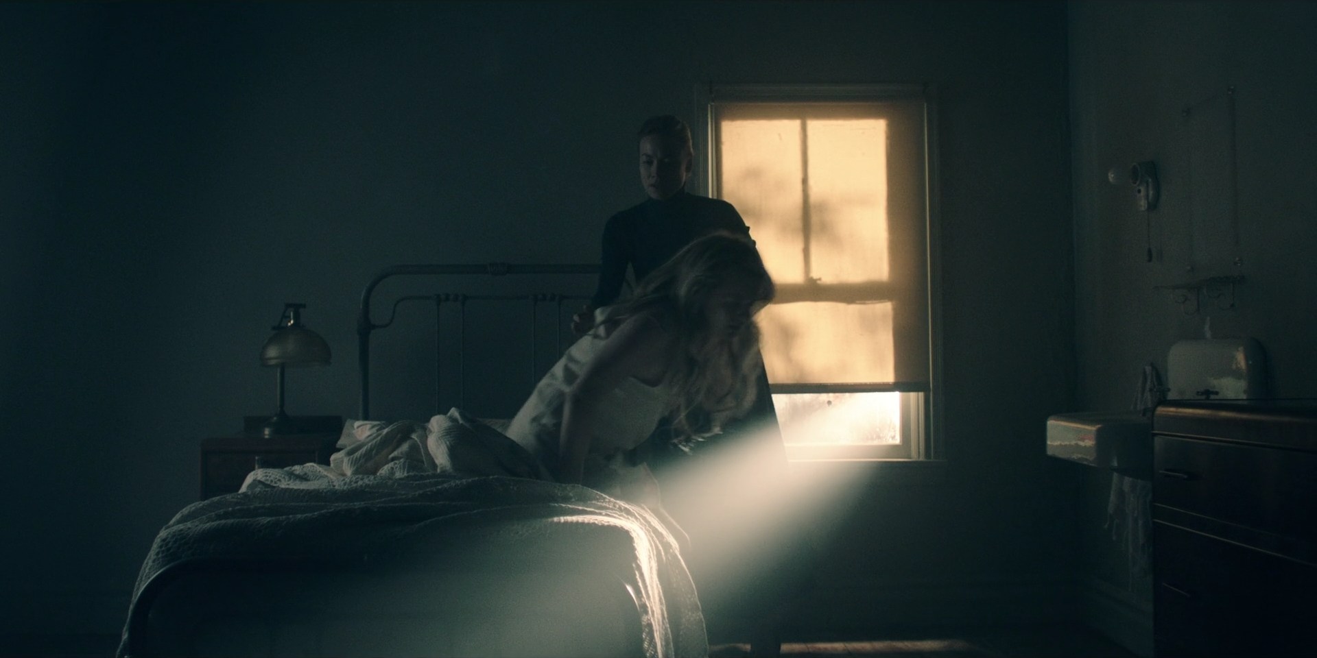TheHandmaidsTale_1x09_TheBridge_0176.jpg