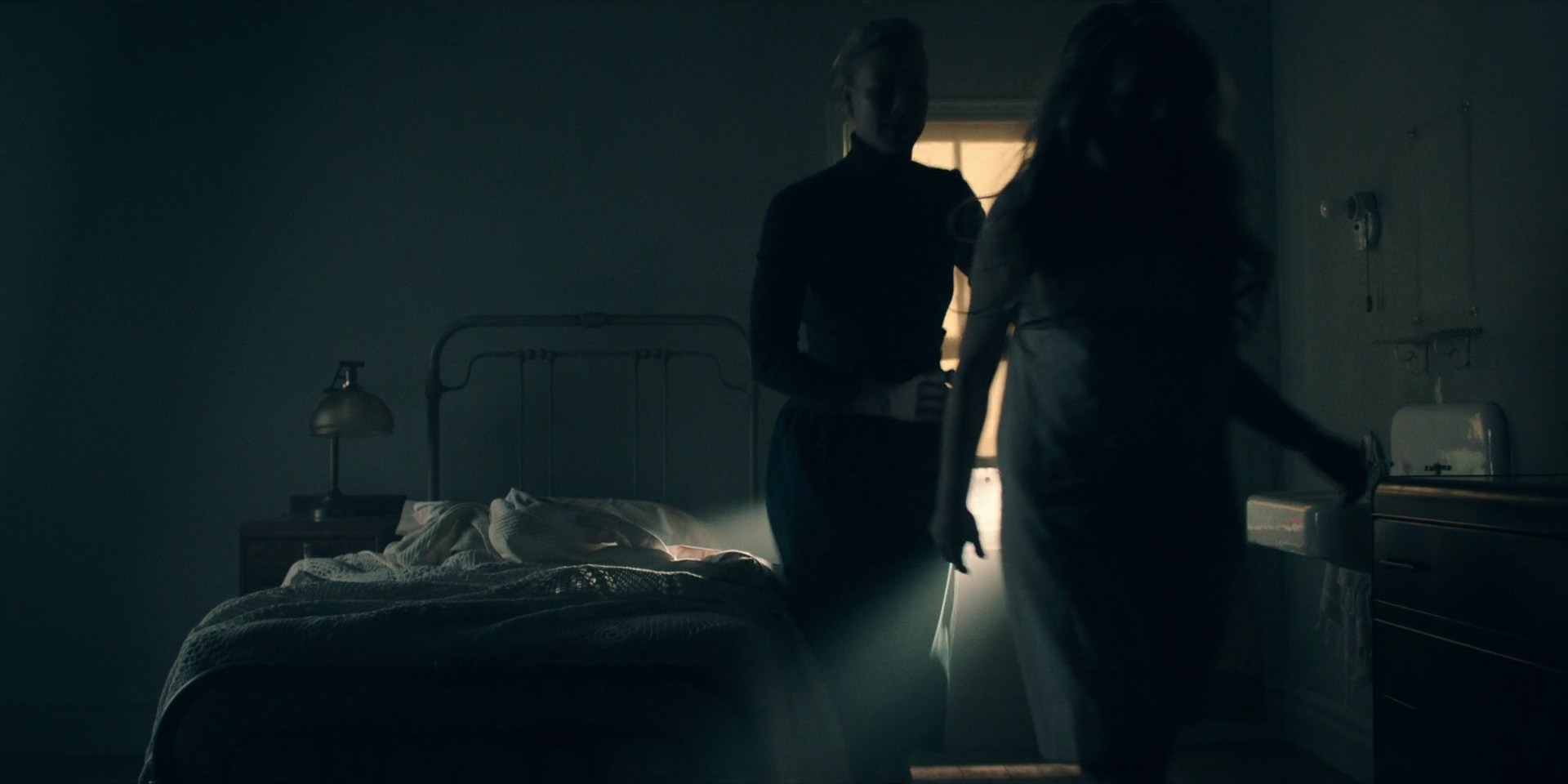 TheHandmaidsTale_1x09_TheBridge_0178.jpg