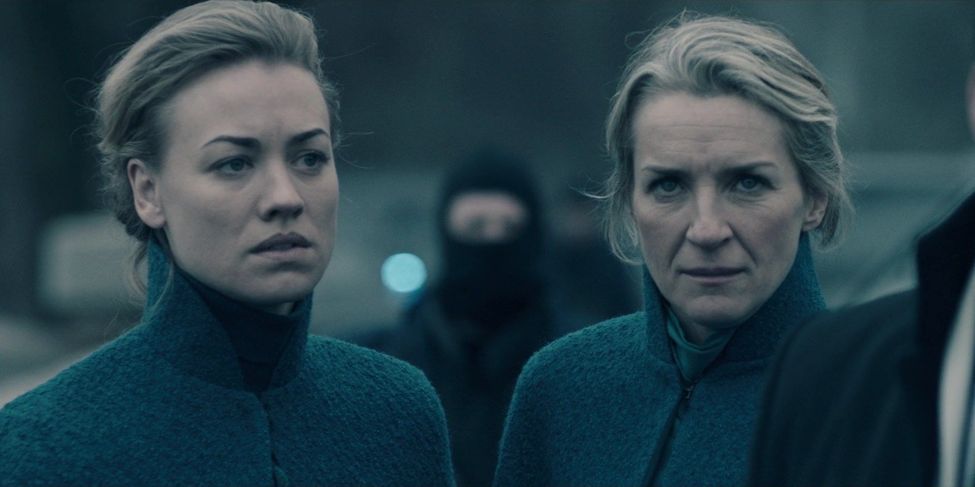 TheHandmaidsTale_1x09_TheBridge_0202.jpg