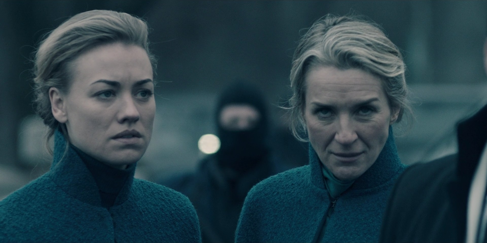 TheHandmaidsTale_1x09_TheBridge_0204.jpg
