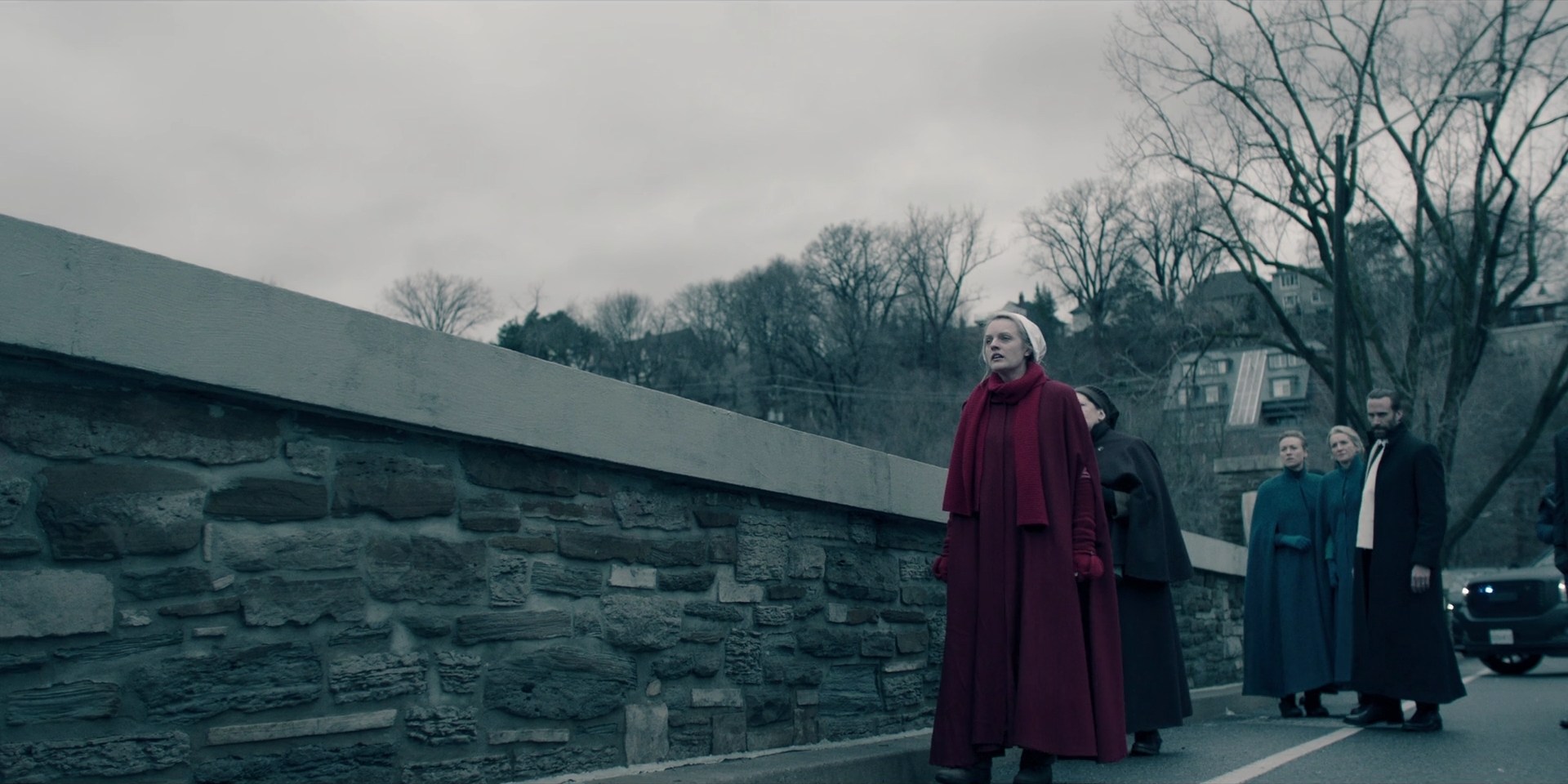 TheHandmaidsTale_1x09_TheBridge_0208.jpg
