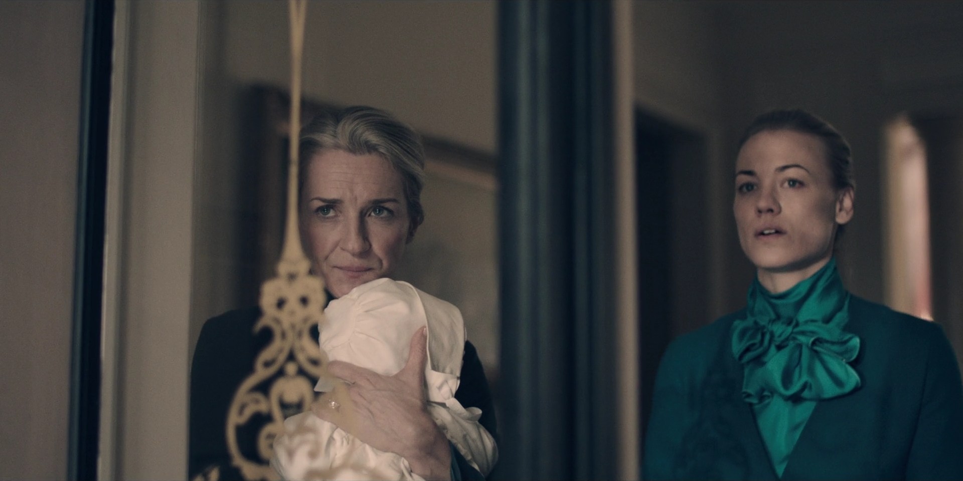 TheHandmaidsTale_1x09_TheBridge_0220.jpg