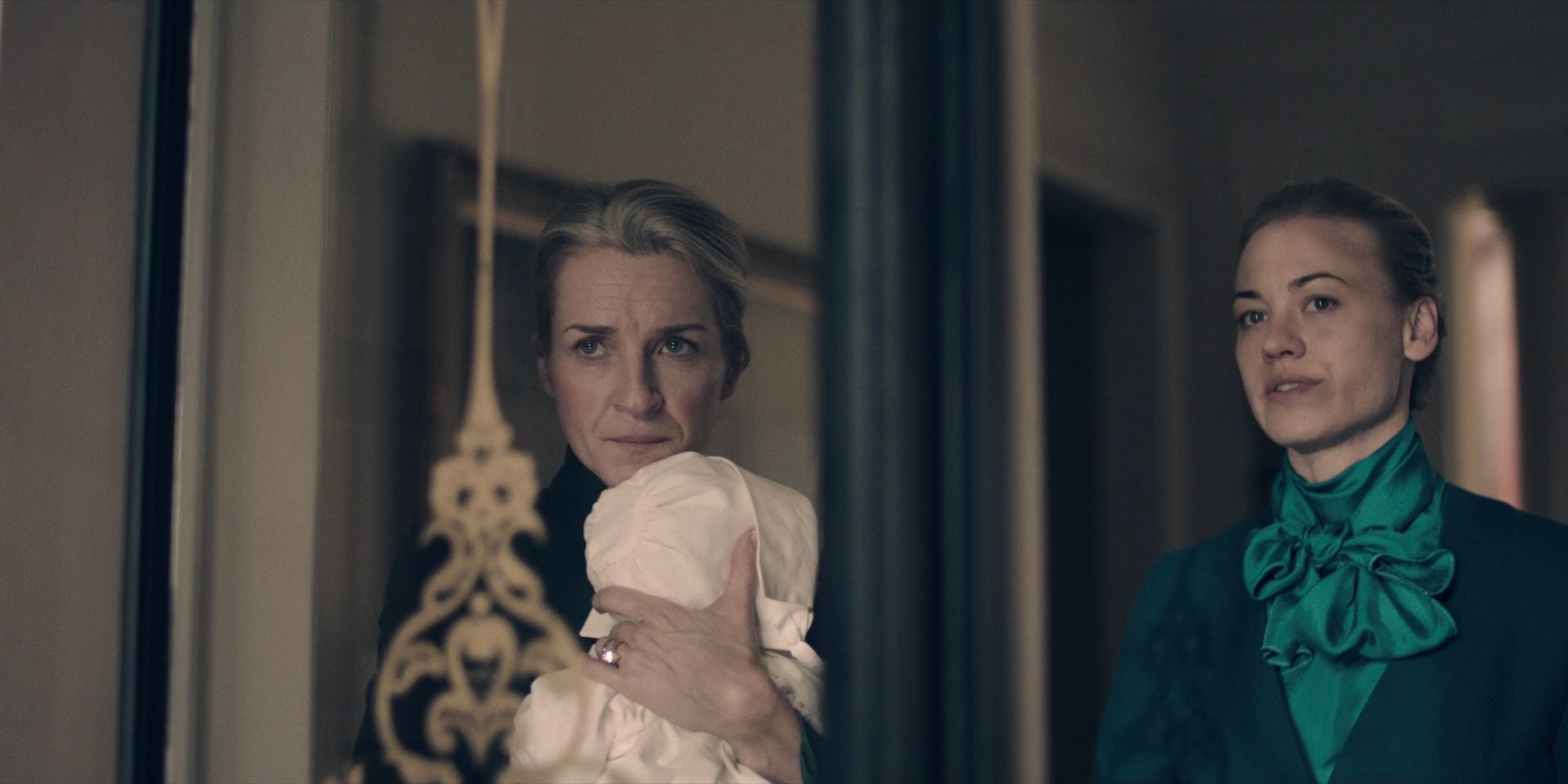 TheHandmaidsTale_1x09_TheBridge_0223.jpg