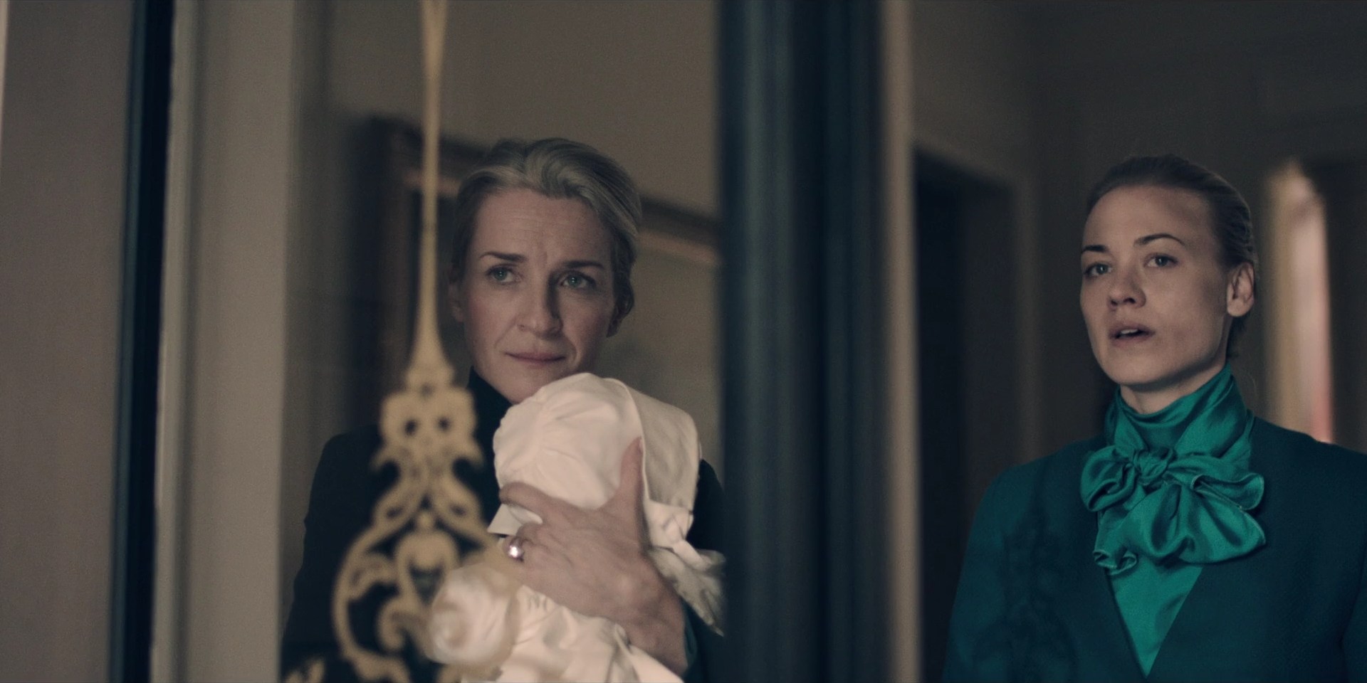 TheHandmaidsTale_1x09_TheBridge_0227.jpg