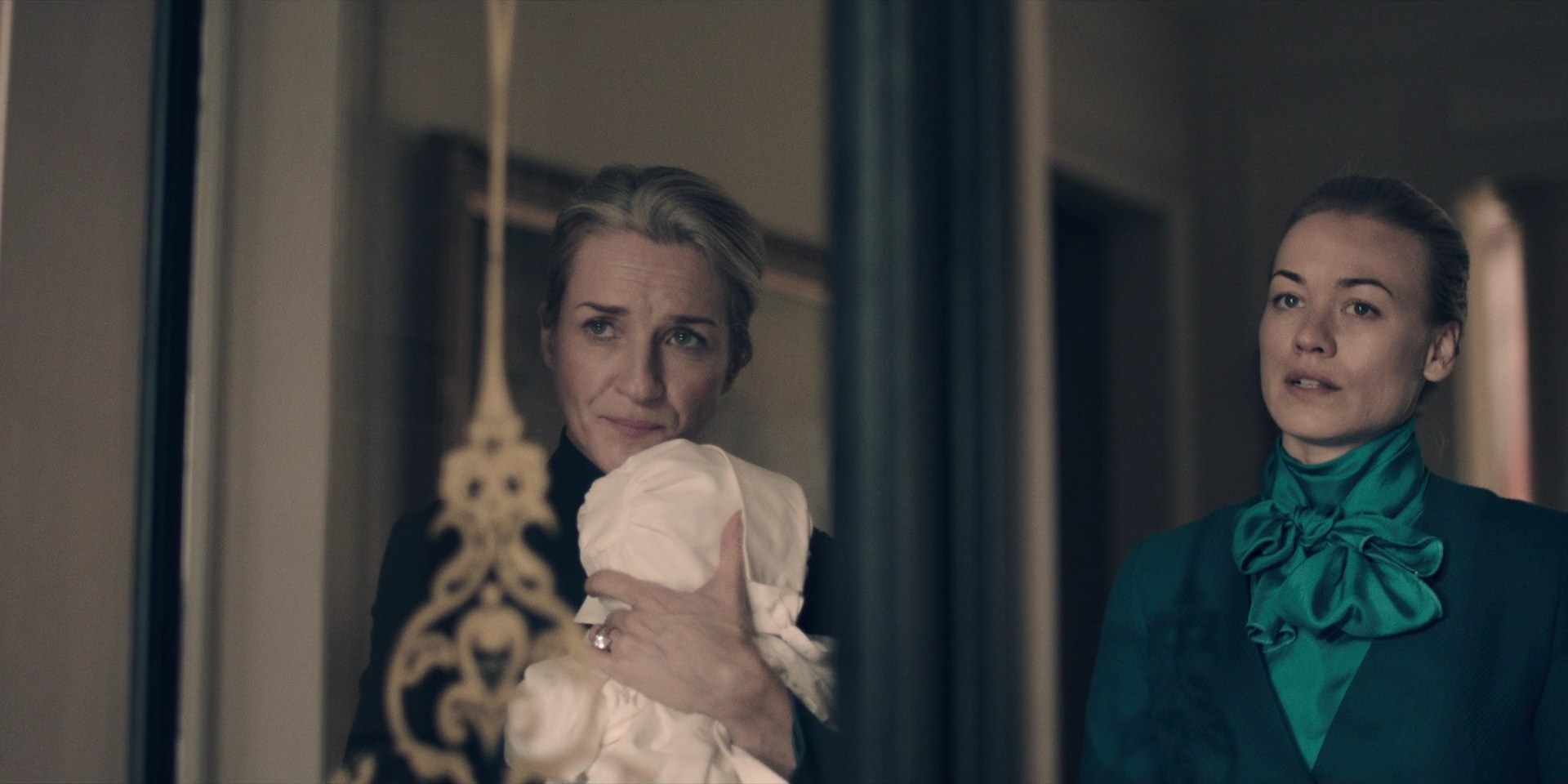 TheHandmaidsTale_1x09_TheBridge_0229.jpg