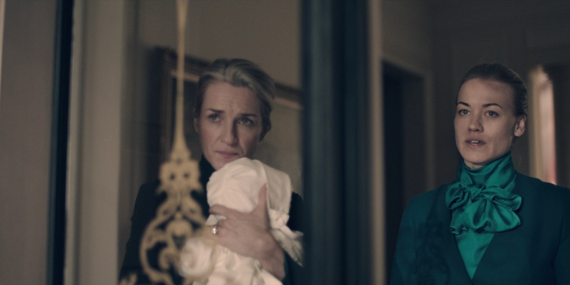TheHandmaidsTale_1x09_TheBridge_0230.jpg