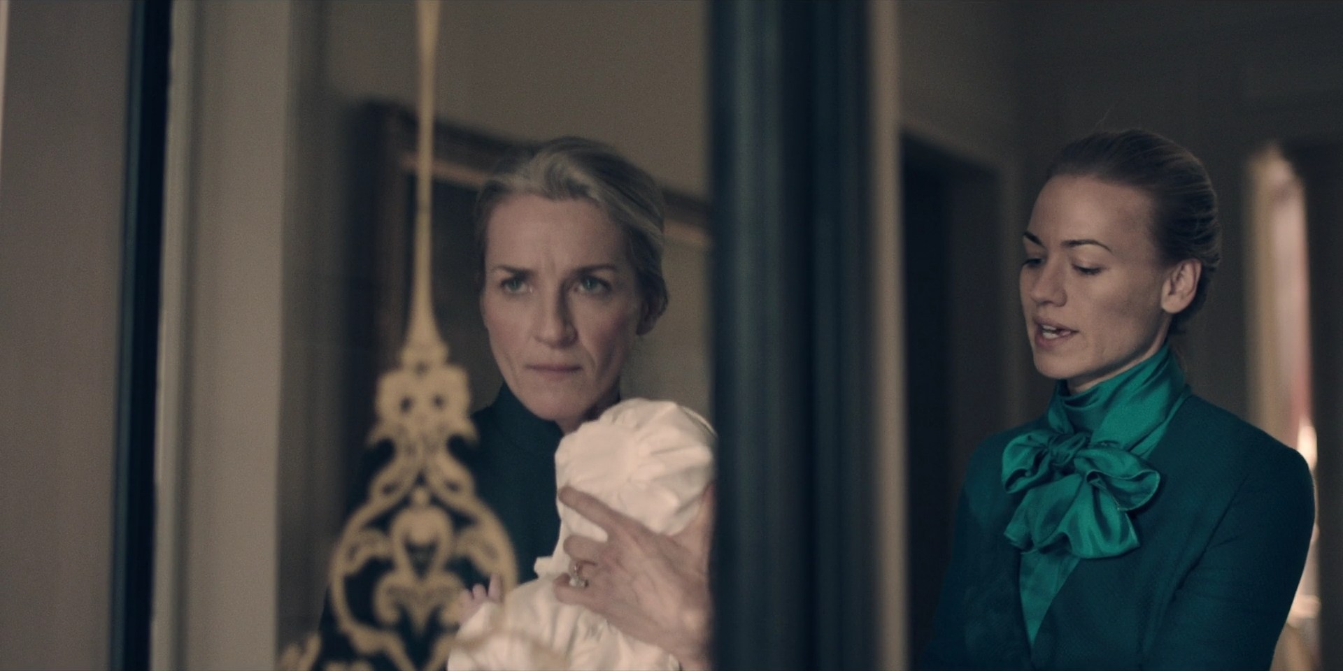 TheHandmaidsTale_1x09_TheBridge_0242.jpg