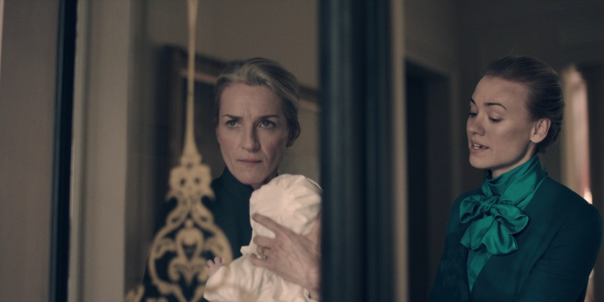 TheHandmaidsTale_1x09_TheBridge_0243.jpg