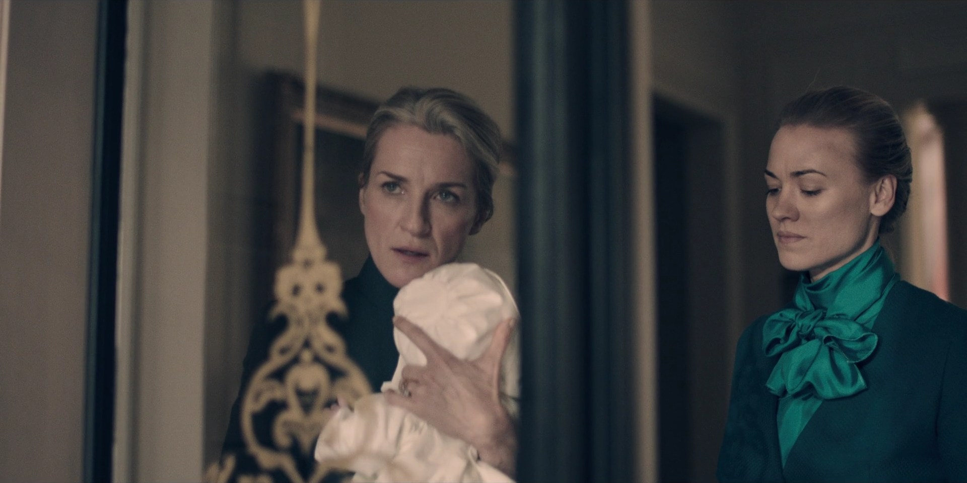 TheHandmaidsTale_1x09_TheBridge_0246.jpg