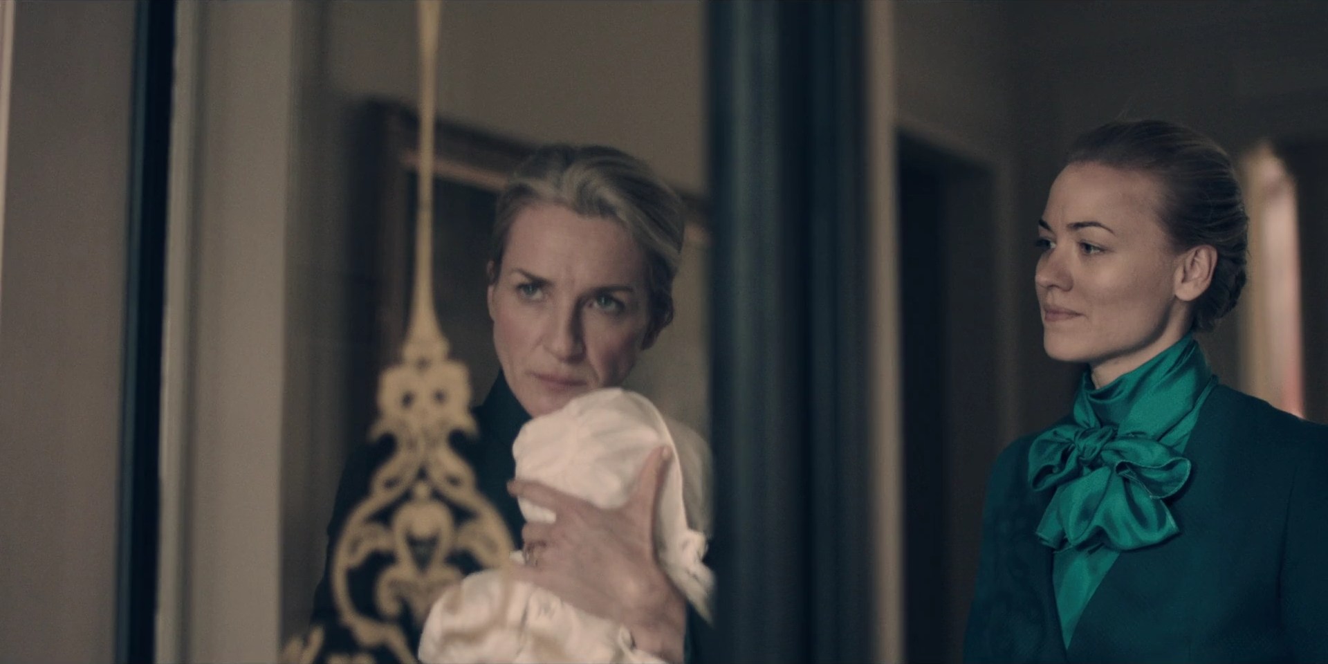 TheHandmaidsTale_1x09_TheBridge_0247.jpg